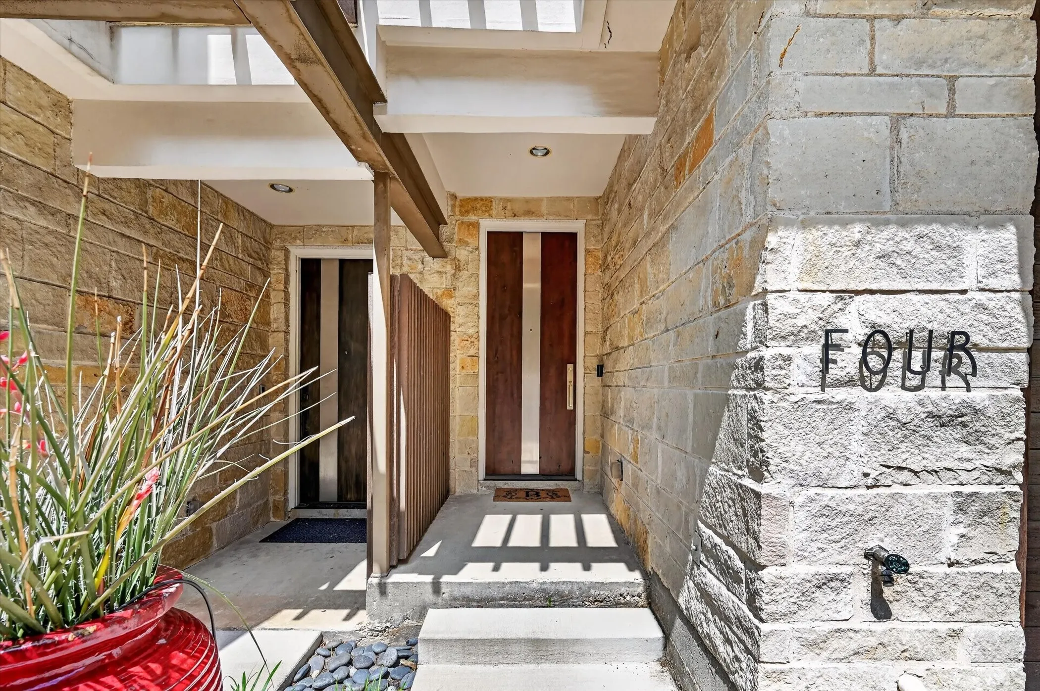 Condominium For Sale in Dallas County , 4230 Travis Street 4, Dallas, Texas 75205, 2 Bedroom, 3 Bathroom, 2 Garage spaces, 2,355 Sqft, built in 2012, mls#21329219, Real Estate Agent in Dallas, Homes For Sale in Dallas county, Homes For Sale in Dallas, Realtor in Dallas Texas, Real Estate Brokerage Independent Realty Texas, Luminita Cordes Realtor