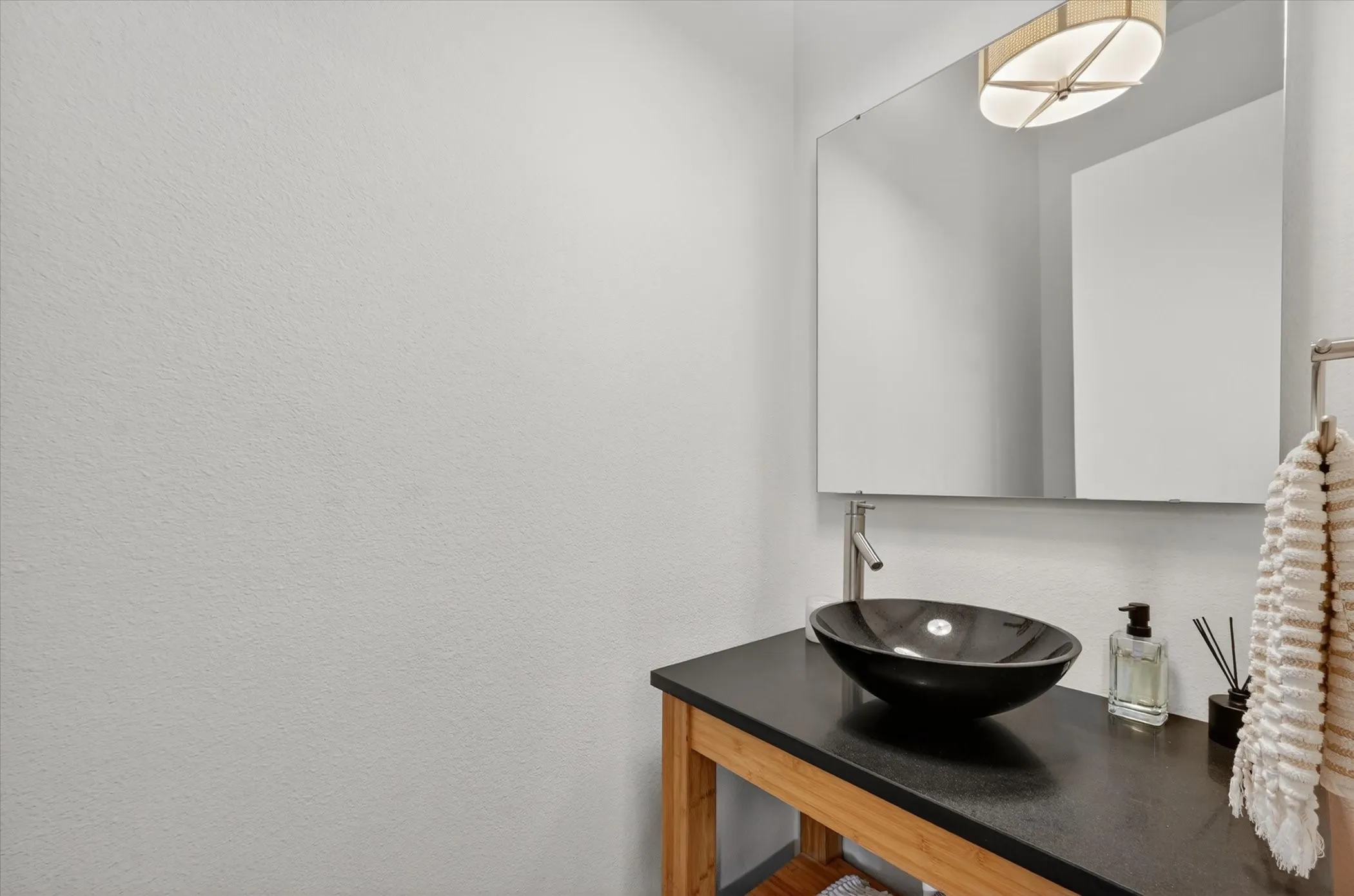 Condominium For Sale in Dallas County , 4230 Travis Street 4, Dallas, Texas 75205, 2 Bedroom, 3 Bathroom, 2 Garage spaces, 2,355 Sqft, built in 2012, mls#21329219, Real Estate Agent in Dallas, Homes For Sale in Dallas county, Homes For Sale in Dallas, Realtor in Dallas Texas, Real Estate Brokerage Independent Realty Texas, Luminita Cordes Realtor