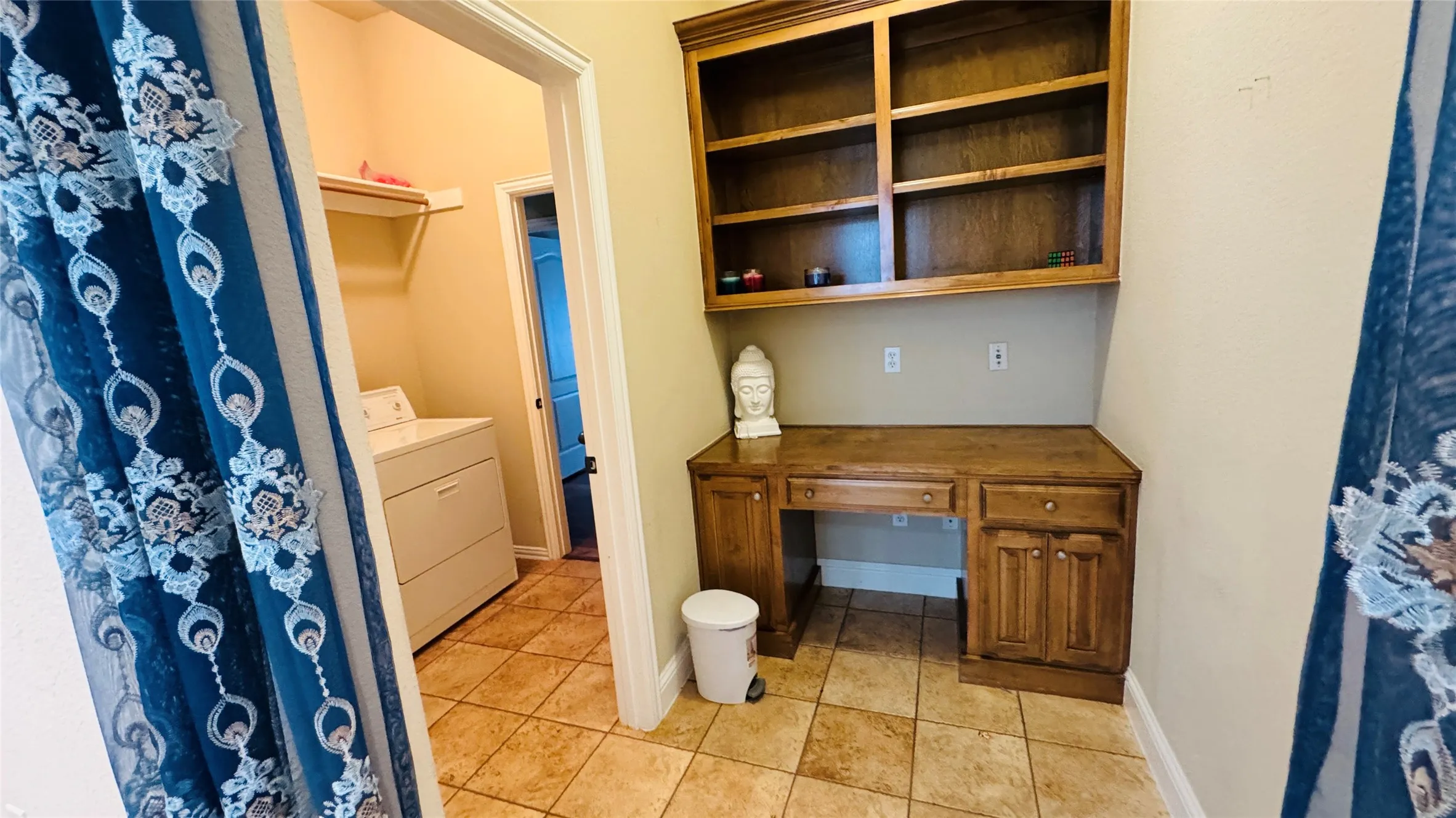 Single Family Residence For Rent in Tarrant County , 8105 Winter Falls Trail, Fort Worth, Texas 76053, 3 Bedroom, 2 Bathroom, 2 Garage spaces, 2,090 Sqft, built in 2008, mls#21327021, Real Estate Agent in Fort Worth, Homes For Rent in Tarrant county, Homes For Rent in Fort Worth, Realtor in Fort Worth Texas, Real Estate Brokerage Independent Realty Texas, Luminita Cordes Realtor