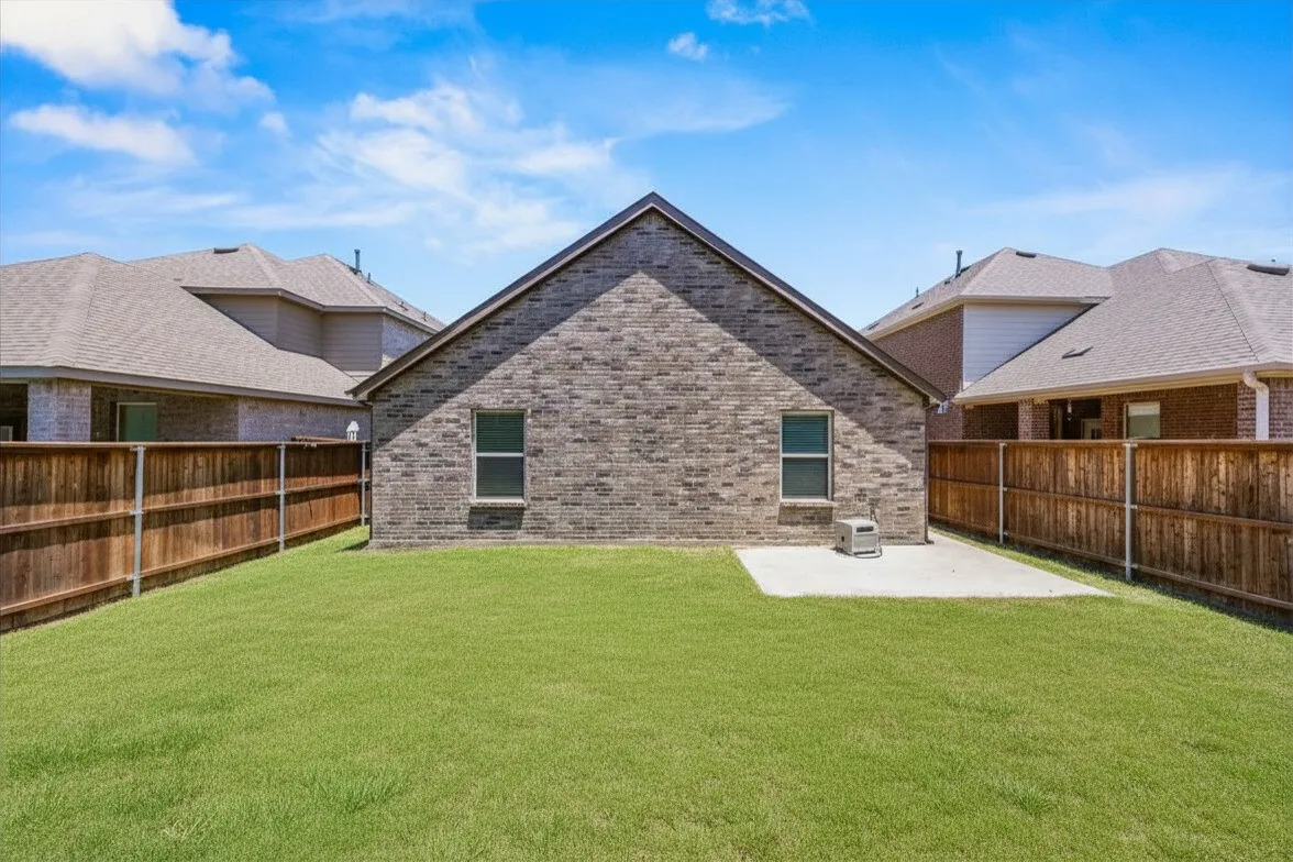 Single Family Residence For Rent in Grayson County , 3921 Oak Creek Circle, Denison, Texas 75020, 3 Bedrooms, 2 Bathrooms, 2 Garage spaces, 1,517 Sqft, built in 2022, Price $2,050, mls#21328943, Real Estate Agent in Denison, Homes For Rent in Grayson county, Homes For Rent in Denison, Realtor in Denison Texas, Real Estate Brokerage Independent Realty Texas, Luminita Cordes Realtor