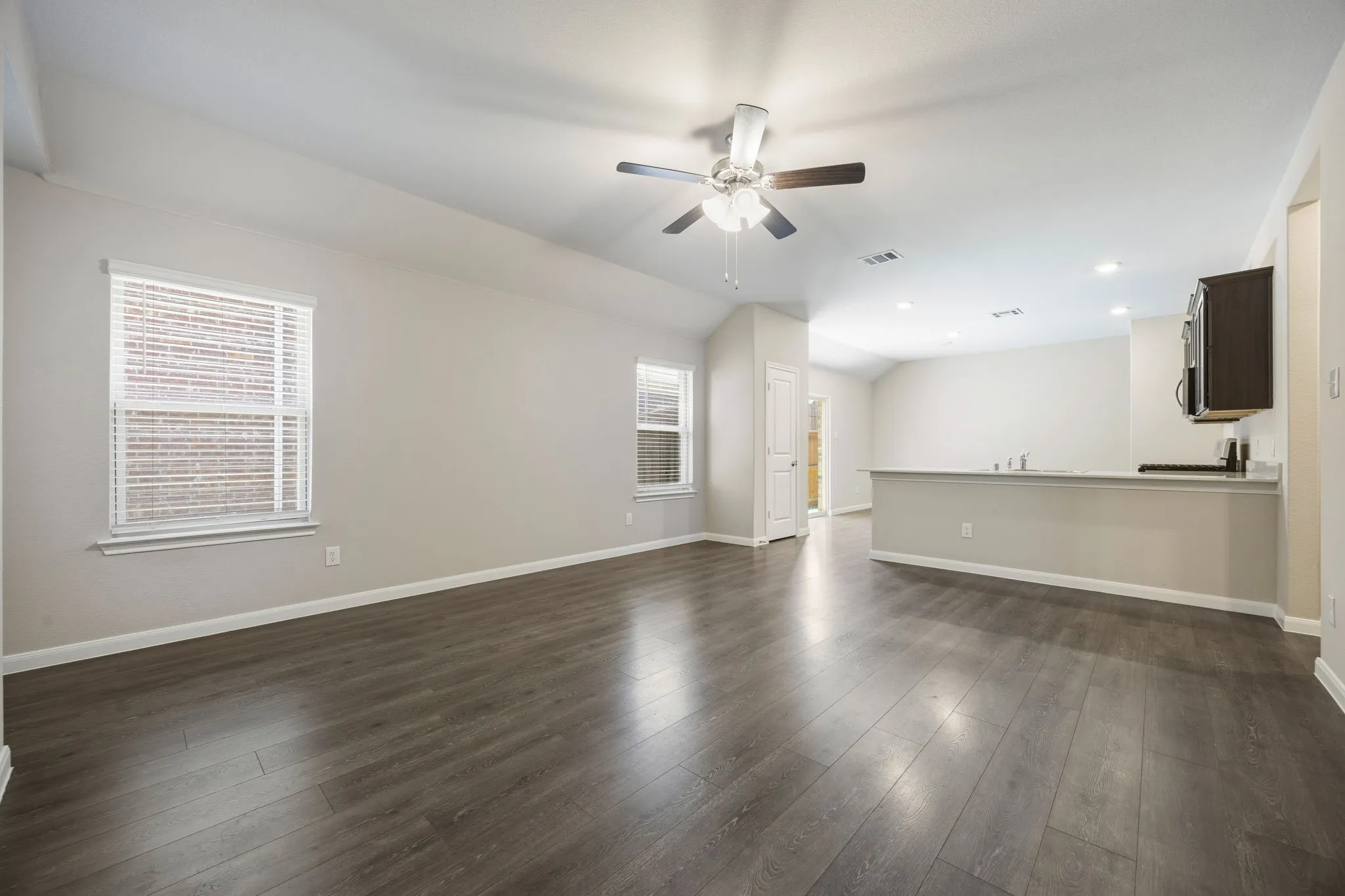 Single Family Residence For Rent in Grayson County , 3921 Oak Creek Circle, Denison, Texas 75020, 3 Bedrooms, 2 Bathrooms, 2 Garage spaces, 1,517 Sqft, built in 2022, Price $2,050, mls#21328943, Real Estate Agent in Denison, Homes For Rent in Grayson county, Homes For Rent in Denison, Realtor in Denison Texas, Real Estate Brokerage Independent Realty Texas, Luminita Cordes Realtor
