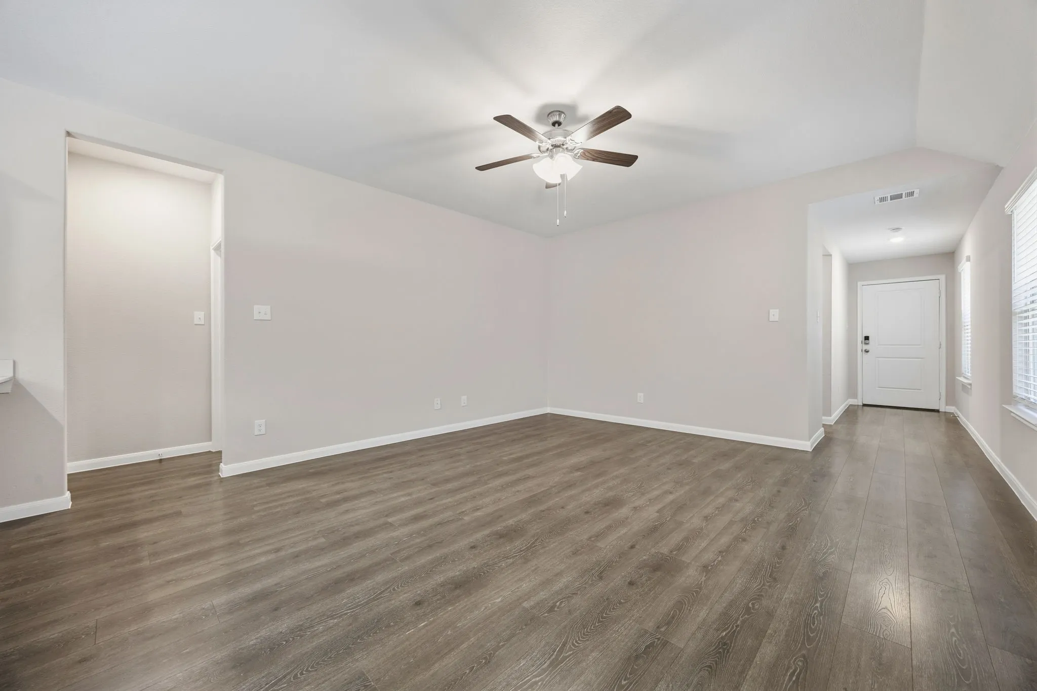 Single Family Residence For Rent in Grayson County , 3921 Oak Creek Circle, Denison, Texas 75020, 3 Bedrooms, 2 Bathrooms, 2 Garage spaces, 1,517 Sqft, built in 2022, Price $2,050, mls#21328943, Real Estate Agent in Denison, Homes For Rent in Grayson county, Homes For Rent in Denison, Realtor in Denison Texas, Real Estate Brokerage Independent Realty Texas, Luminita Cordes Realtor