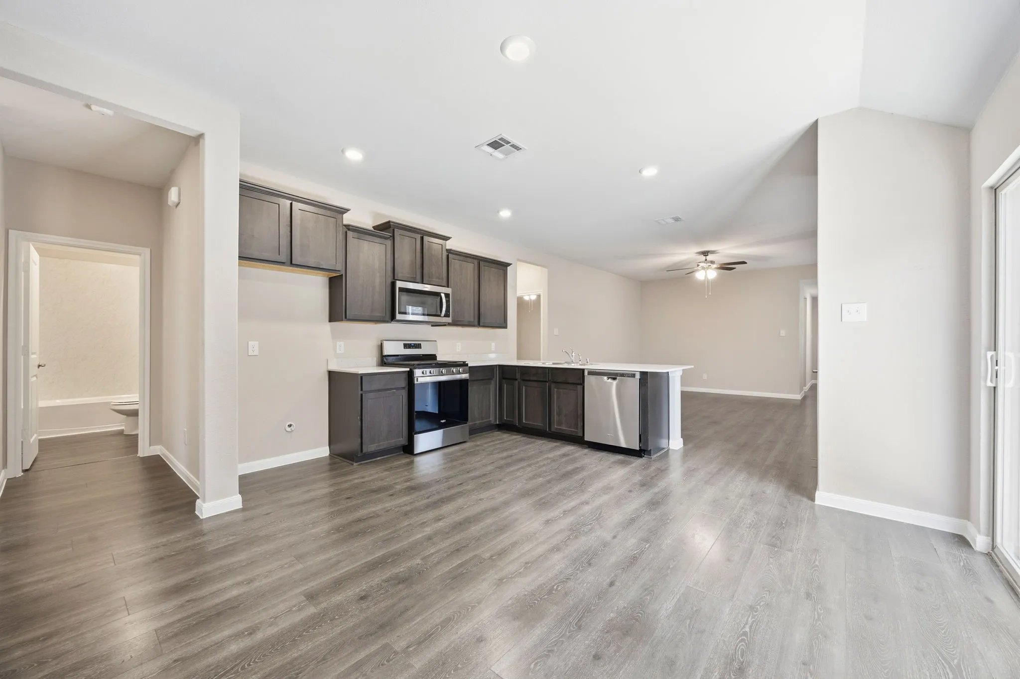 Single Family Residence For Rent in Grayson County , 3921 Oak Creek Circle, Denison, Texas 75020, 3 Bedrooms, 2 Bathrooms, 2 Garage spaces, 1,517 Sqft, built in 2022, Price $2,050, mls#21328943, Real Estate Agent in Denison, Homes For Rent in Grayson county, Homes For Rent in Denison, Realtor in Denison Texas, Real Estate Brokerage Independent Realty Texas, Luminita Cordes Realtor