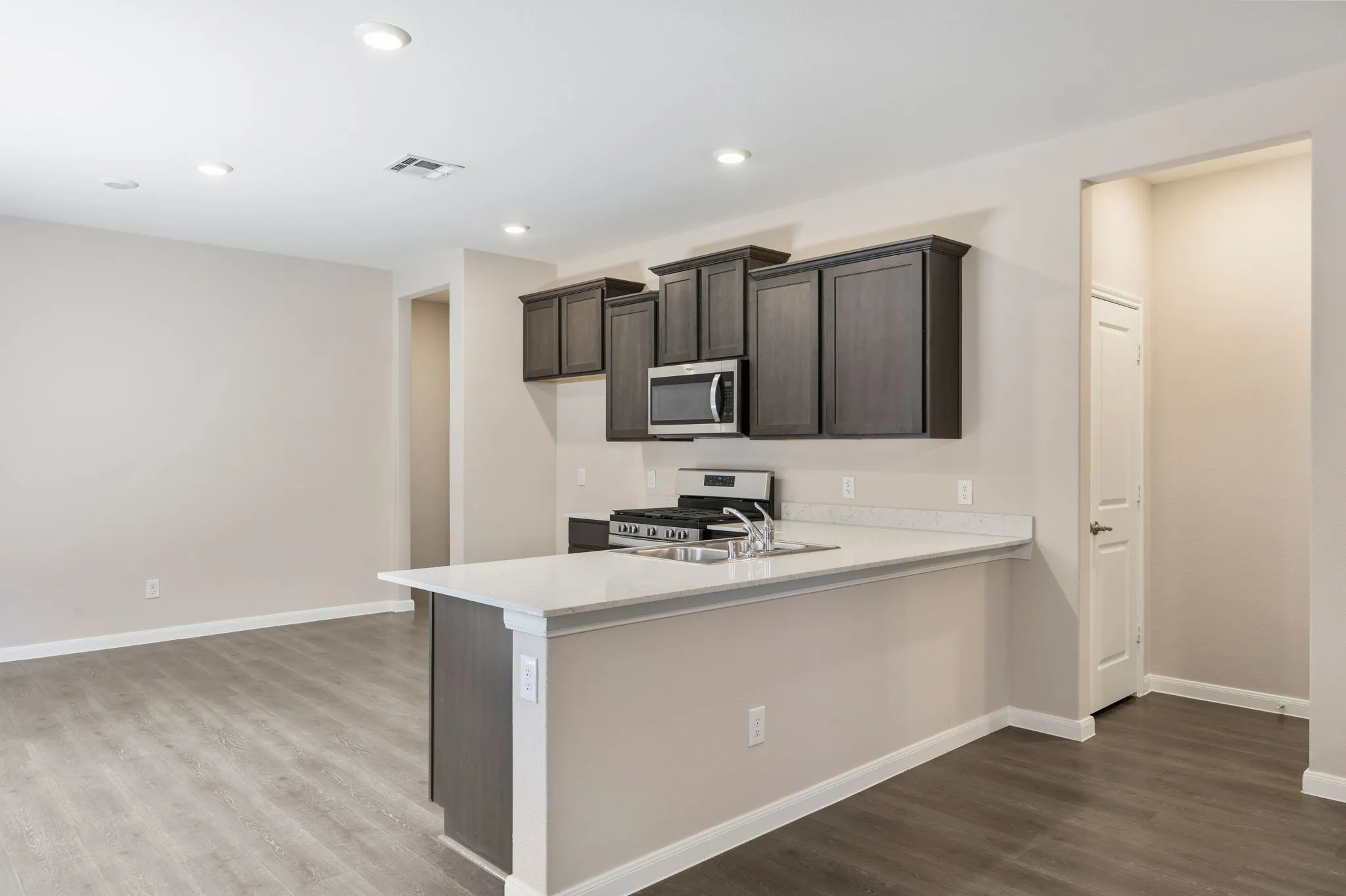 Single Family Residence For Rent in Grayson County , 3921 Oak Creek Circle, Denison, Texas 75020, 3 Bedrooms, 2 Bathrooms, 2 Garage spaces, 1,517 Sqft, built in 2022, Price $2,050, mls#21328943, Real Estate Agent in Denison, Homes For Rent in Grayson county, Homes For Rent in Denison, Realtor in Denison Texas, Real Estate Brokerage Independent Realty Texas, Luminita Cordes Realtor