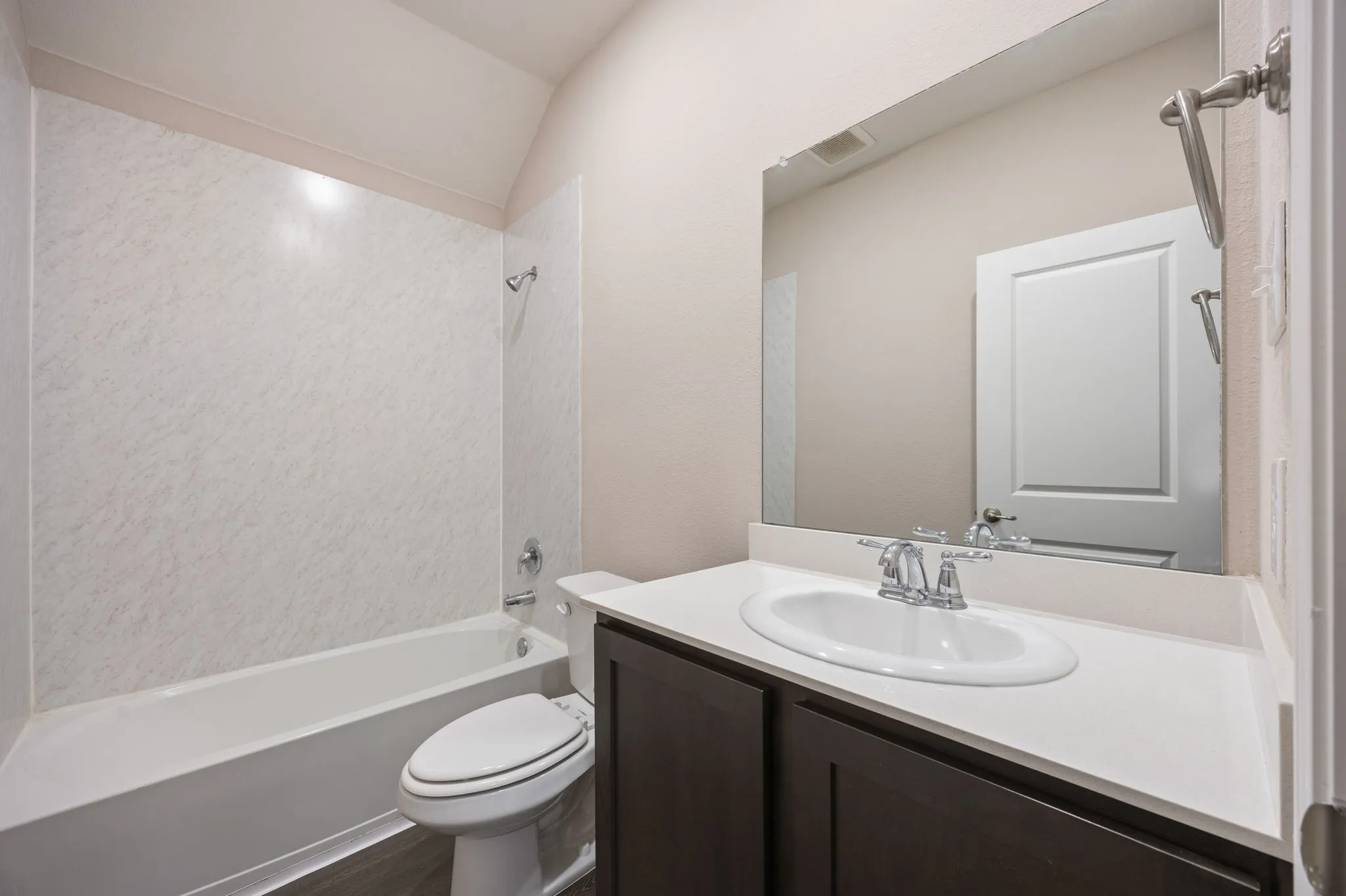 Single Family Residence For Rent in Grayson County , 3921 Oak Creek Circle, Denison, Texas 75020, 3 Bedrooms, 2 Bathrooms, 2 Garage spaces, 1,517 Sqft, built in 2022, Price $2,050, mls#21328943, Real Estate Agent in Denison, Homes For Rent in Grayson county, Homes For Rent in Denison, Realtor in Denison Texas, Real Estate Brokerage Independent Realty Texas, Luminita Cordes Realtor