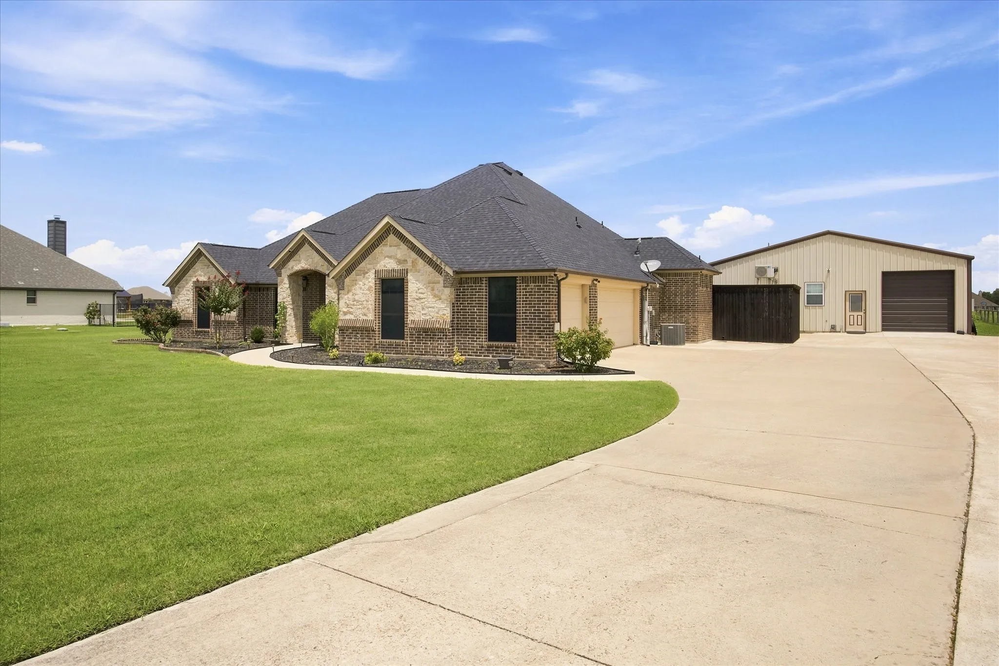Single Family Residence For Sale in Hunt County , 2447 County Road 2710, Caddo Mills, Texas 75135, 4 Bedroom, 2 Bathroom, 2 Garage spaces, 3,800 Sqft, built in 2015, mls#21329340, Real Estate Agent in Caddo Mills, Homes For Sale in Hunt county, Homes For Sale in Caddo Mills, Realtor in Caddo Mills Texas, Real Estate Brokerage Independent Realty Texas, Luminita Cordes Realtor