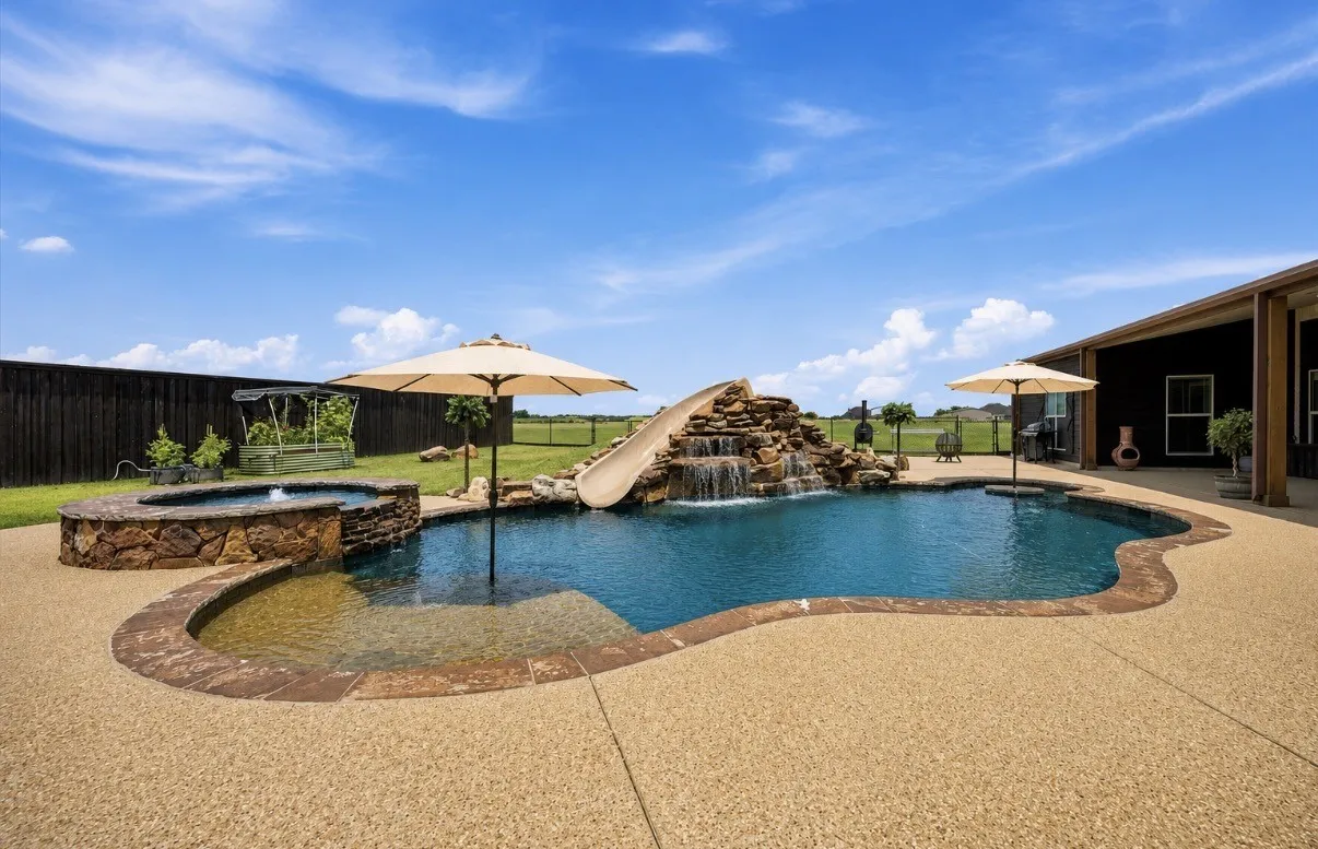 Single Family Residence For Sale in Hunt County , 2447 County Road 2710, Caddo Mills, Texas 75135, 4 Bedroom, 2 Bathroom, 2 Garage spaces, 3,800 Sqft, built in 2015, mls#21329340, Real Estate Agent in Caddo Mills, Homes For Sale in Hunt county, Homes For Sale in Caddo Mills, Realtor in Caddo Mills Texas, Real Estate Brokerage Independent Realty Texas, Luminita Cordes Realtor