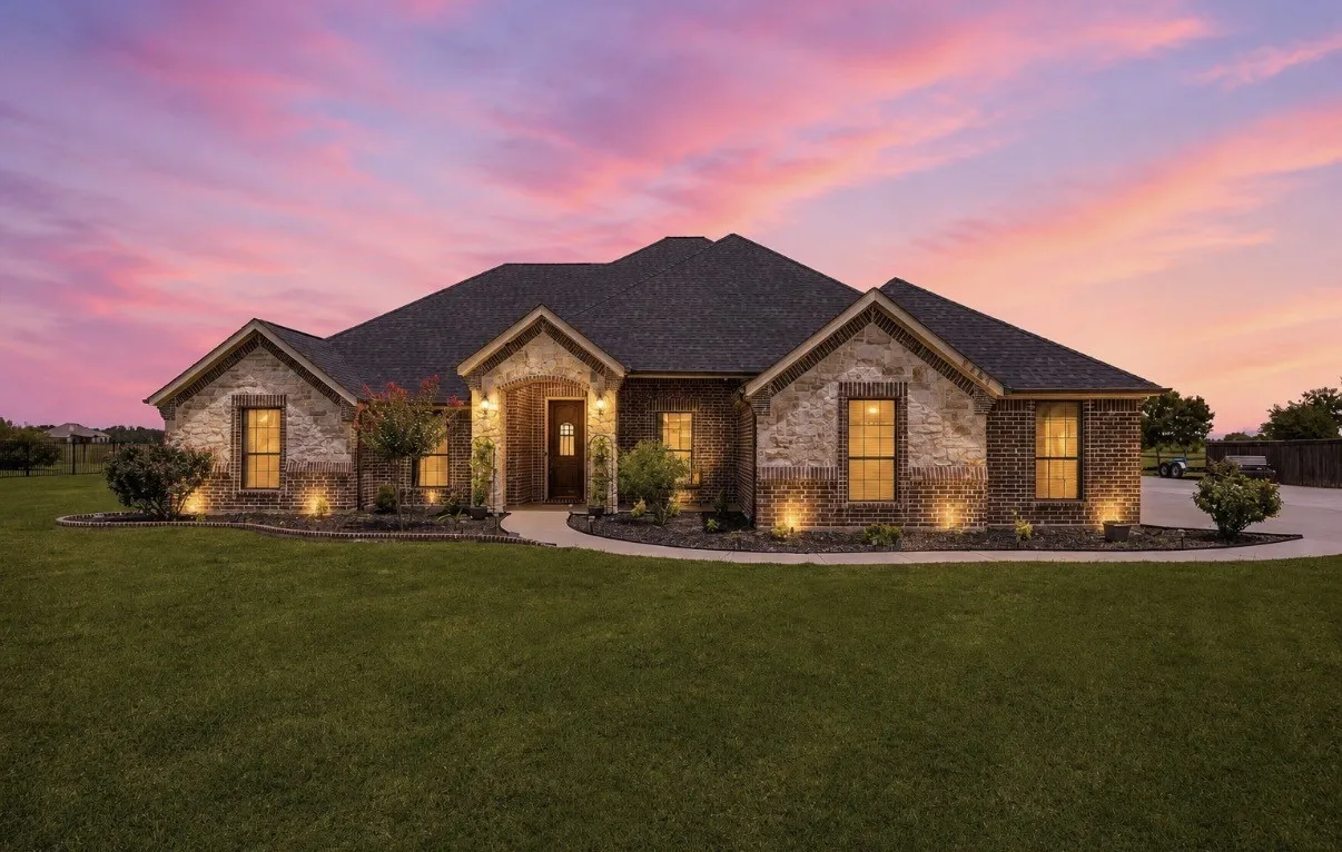 Single Family Residence For Sale in Hunt County , 2447 County Road 2710, Caddo Mills, Texas 75135, 4 Bedroom, 2 Bathroom, 2 Garage spaces, 3,800 Sqft, built in 2015, mls#21329340, Real Estate Agent in Caddo Mills, Homes For Sale in Hunt county, Homes For Sale in Caddo Mills, Realtor in Caddo Mills Texas, Real Estate Brokerage Independent Realty Texas, Luminita Cordes Realtor