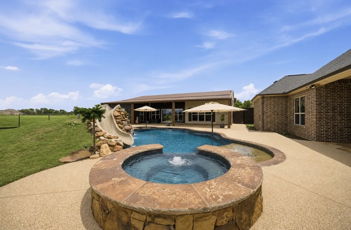 Single Family Residence For Sale in Hunt County , 2447 County Road 2710, Caddo Mills, Texas 75135, 4 Bedroom, 2 Bathroom, 2 Garage spaces, 3,800 Sqft, built in 2015, mls#21329340, Real Estate Agent in Caddo Mills, Homes For Sale in Hunt county, Homes For Sale in Caddo Mills, Realtor in Caddo Mills Texas, Real Estate Brokerage Independent Realty Texas, Luminita Cordes Realtor