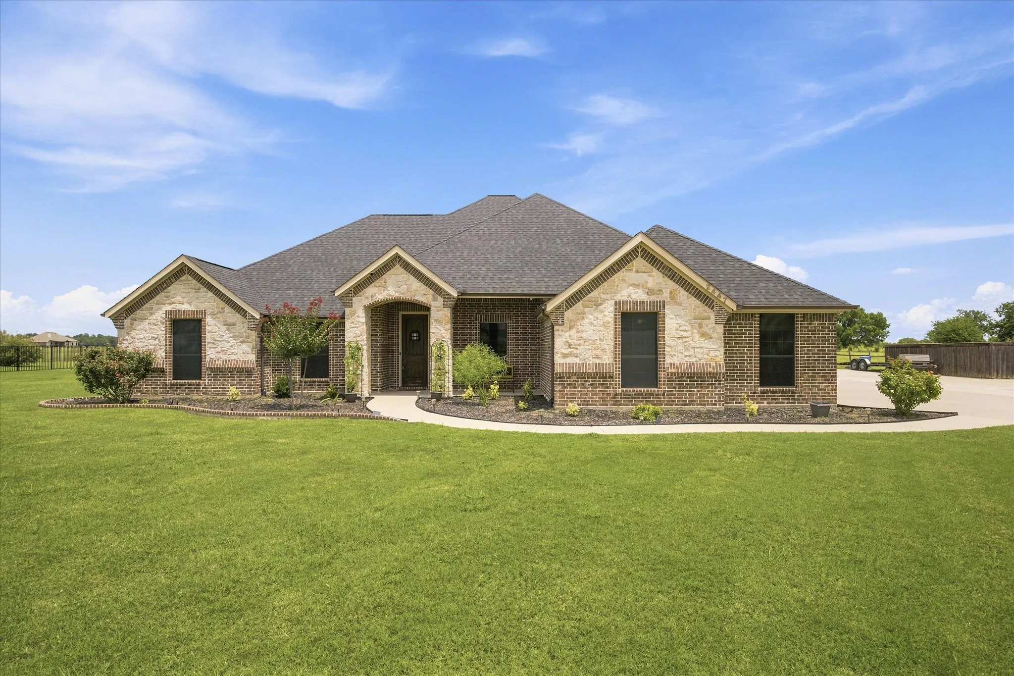 Single Family Residence For Sale in Hunt County , 2447 County Road 2710, Caddo Mills, Texas 75135, 4 Bedroom, 2 Bathroom, 2 Garage spaces, 3,800 Sqft, built in 2015, mls#21329340, Real Estate Agent in Caddo Mills, Homes For Sale in Hunt county, Homes For Sale in Caddo Mills, Realtor in Caddo Mills Texas, Real Estate Brokerage Independent Realty Texas, Luminita Cordes Realtor