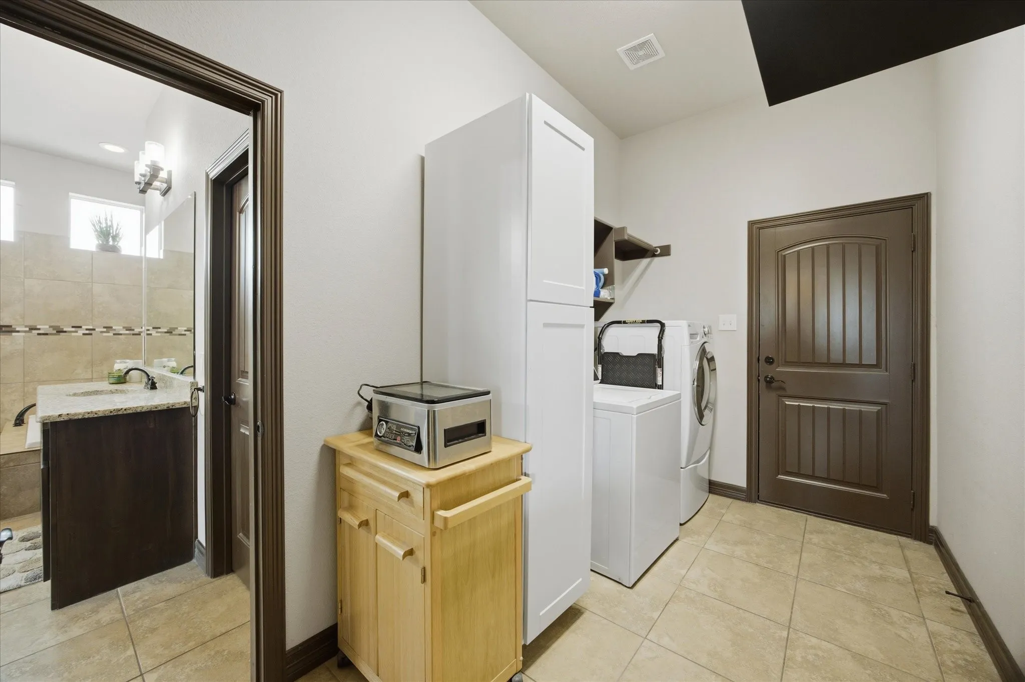 Single Family Residence For Sale in Hunt County , 2447 County Road 2710, Caddo Mills, Texas 75135, 4 Bedroom, 2 Bathroom, 2 Garage spaces, 3,800 Sqft, built in 2015, mls#21329340, Real Estate Agent in Caddo Mills, Homes For Sale in Hunt county, Homes For Sale in Caddo Mills, Realtor in Caddo Mills Texas, Real Estate Brokerage Independent Realty Texas, Luminita Cordes Realtor