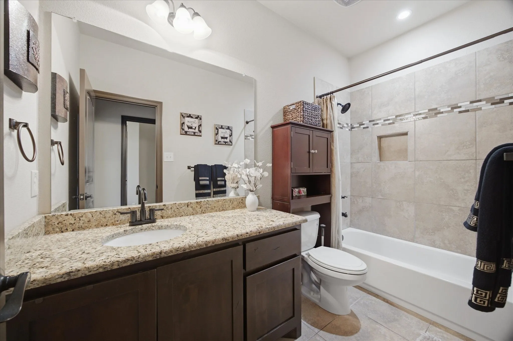 Single Family Residence For Sale in Hunt County , 2447 County Road 2710, Caddo Mills, Texas 75135, 4 Bedroom, 2 Bathroom, 2 Garage spaces, 3,800 Sqft, built in 2015, mls#21329340, Real Estate Agent in Caddo Mills, Homes For Sale in Hunt county, Homes For Sale in Caddo Mills, Realtor in Caddo Mills Texas, Real Estate Brokerage Independent Realty Texas, Luminita Cordes Realtor