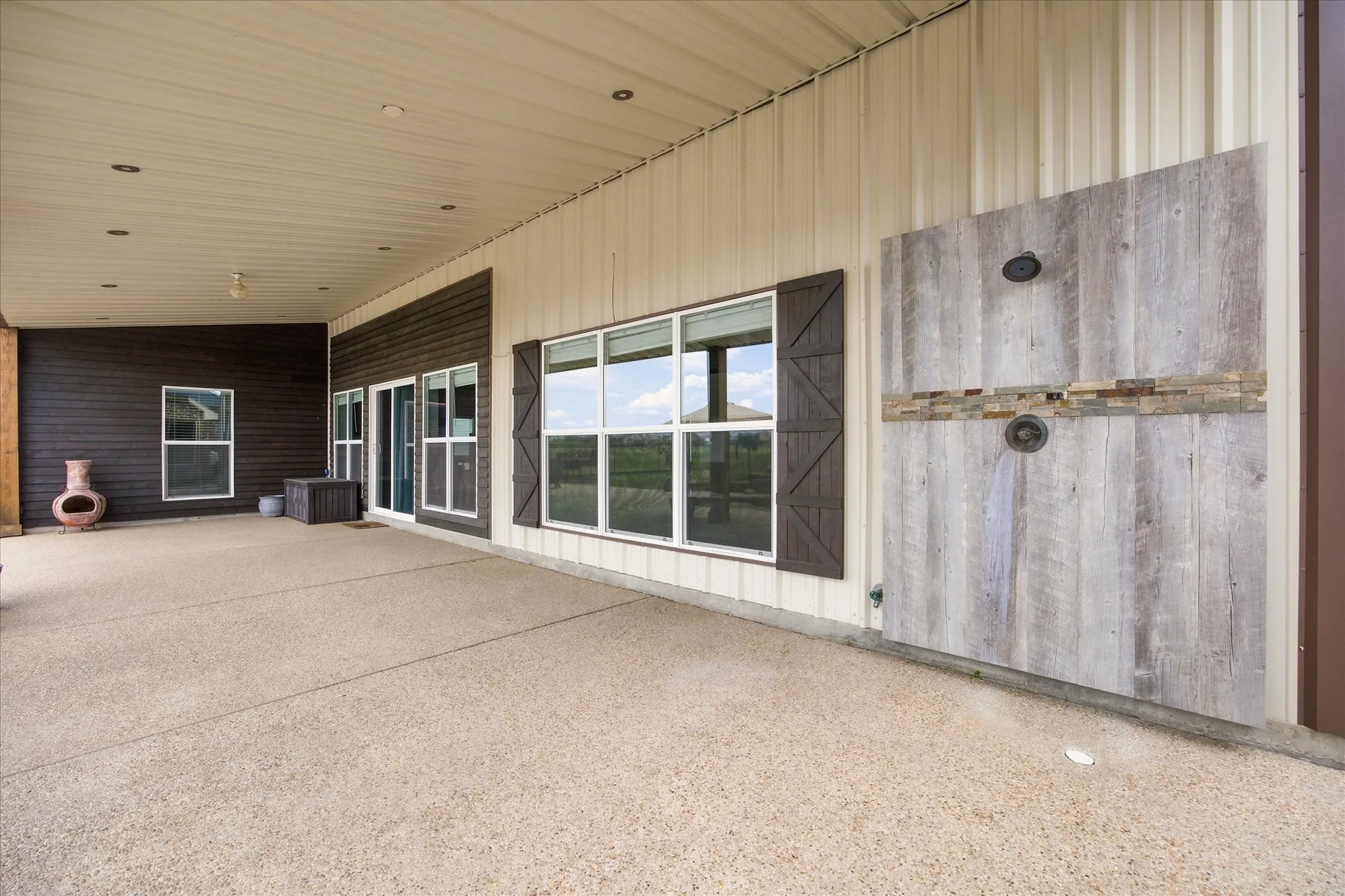 Single Family Residence For Sale in Hunt County , 2447 County Road 2710, Caddo Mills, Texas 75135, 4 Bedroom, 2 Bathroom, 2 Garage spaces, 3,800 Sqft, built in 2015, mls#21329340, Real Estate Agent in Caddo Mills, Homes For Sale in Hunt county, Homes For Sale in Caddo Mills, Realtor in Caddo Mills Texas, Real Estate Brokerage Independent Realty Texas, Luminita Cordes Realtor