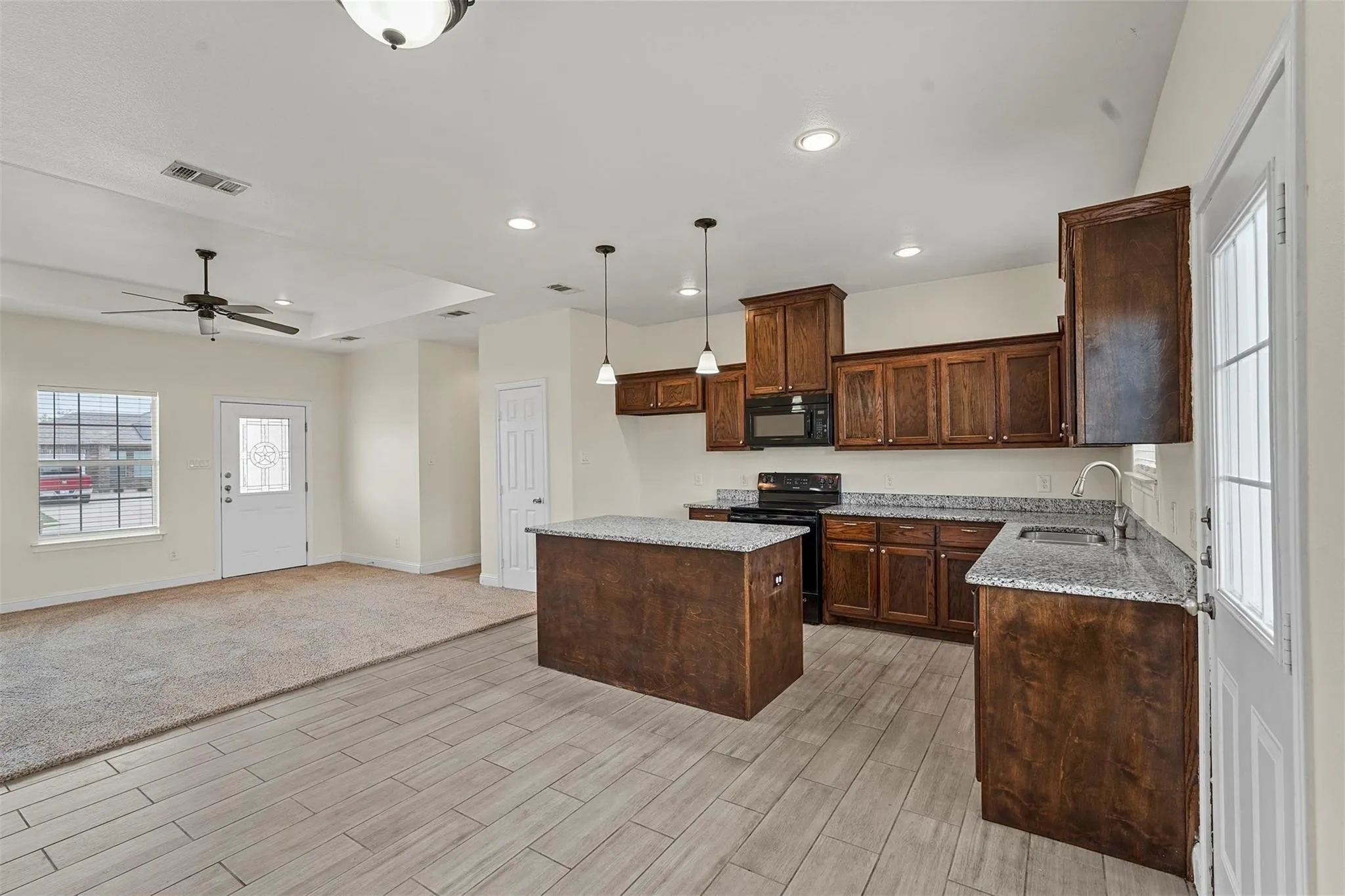 Single Family Residence For Rent in Hunt County , 2103 Oliver Street, Greenville, Texas 75401, 3 Bedroom, 2 Bathroom, 1 Garage spaces, 1,340 Sqft, built in 2017, mls#21329365, Real Estate Agent in Greenville, Homes For Rent in Hunt county, Homes For Rent in Greenville, Realtor in Greenville Texas, Real Estate Brokerage Independent Realty Texas, Luminita Cordes Realtor