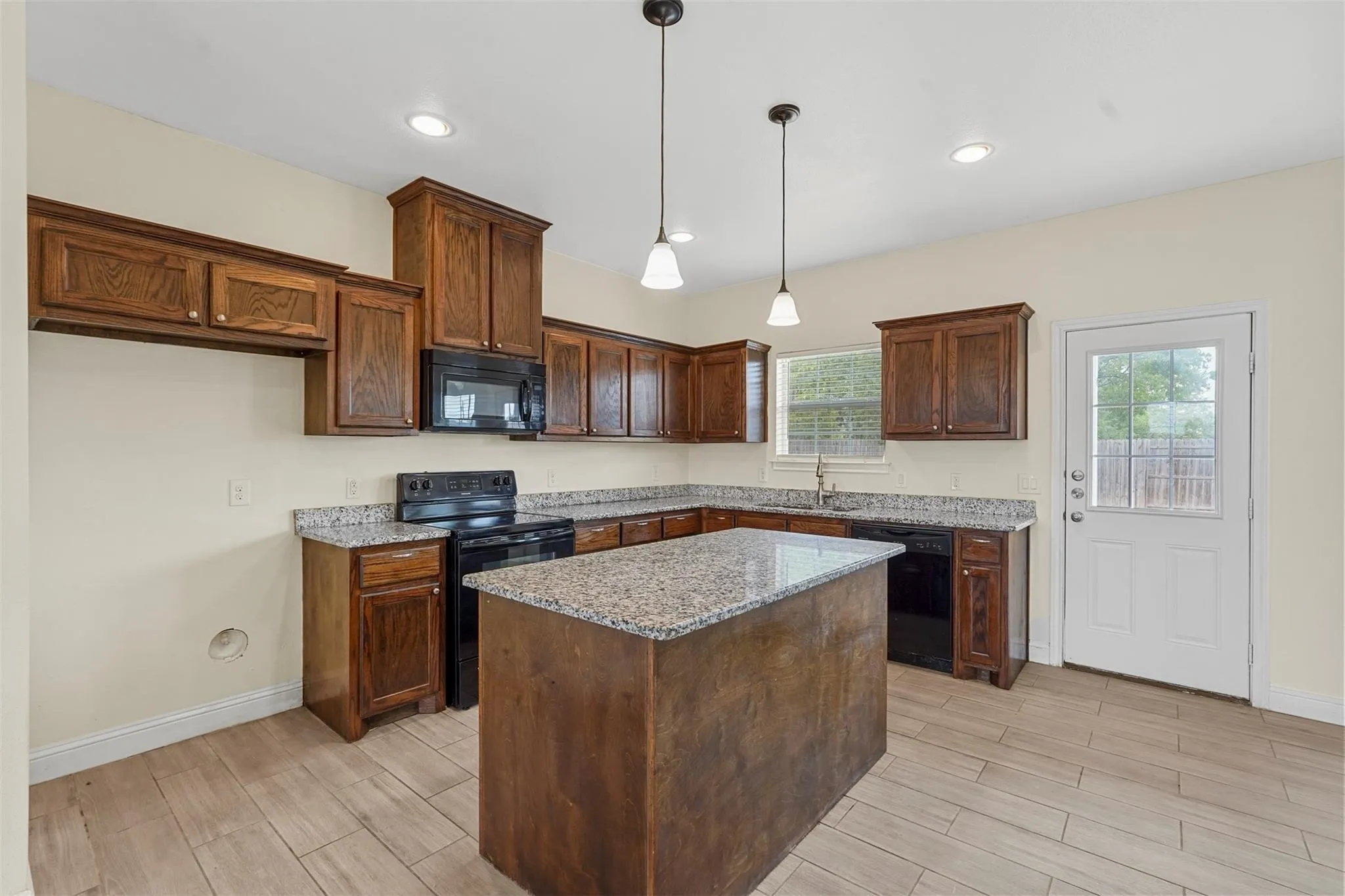 Single Family Residence For Rent in Hunt County , 2103 Oliver Street, Greenville, Texas 75401, 3 Bedroom, 2 Bathroom, 1 Garage spaces, 1,340 Sqft, built in 2017, mls#21329365, Real Estate Agent in Greenville, Homes For Rent in Hunt county, Homes For Rent in Greenville, Realtor in Greenville Texas, Real Estate Brokerage Independent Realty Texas, Luminita Cordes Realtor
