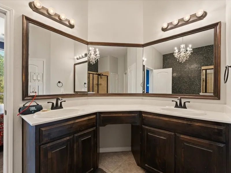 Dual vanities