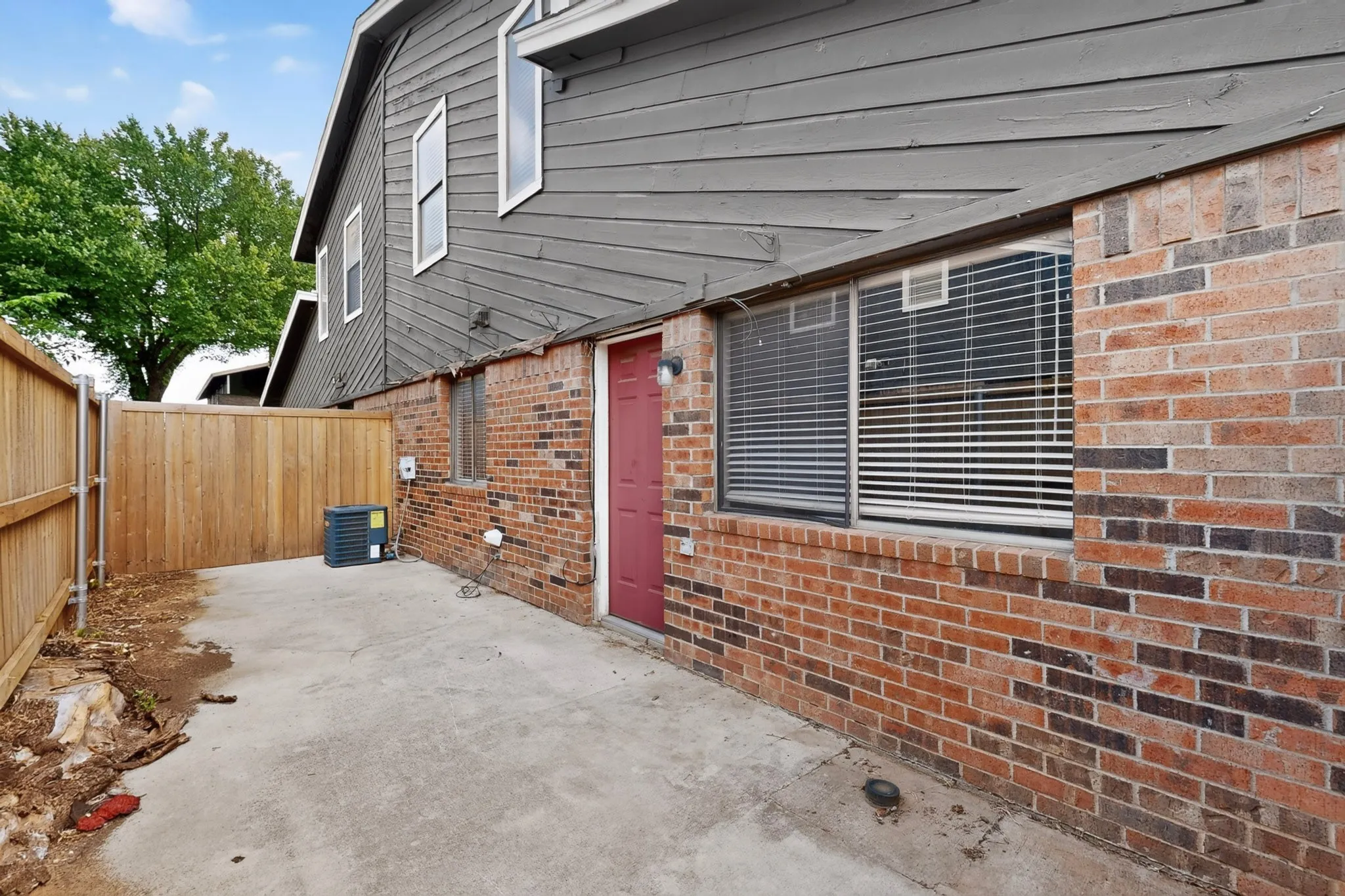 Condominium For Sale in Tarrant County , 1122 Millview Drive 802, Arlington, Texas 76012, 2 Bedroom, 2 Bathroom, Garage spaces, 1,000 Sqft, built in 1984, mls#21321953, Real Estate Agent in Arlington, Homes For Sale in Tarrant county, Homes For Sale in Arlington, Realtor in Arlington Texas, Real Estate Brokerage Independent Realty Texas, Luminita Cordes Realtor