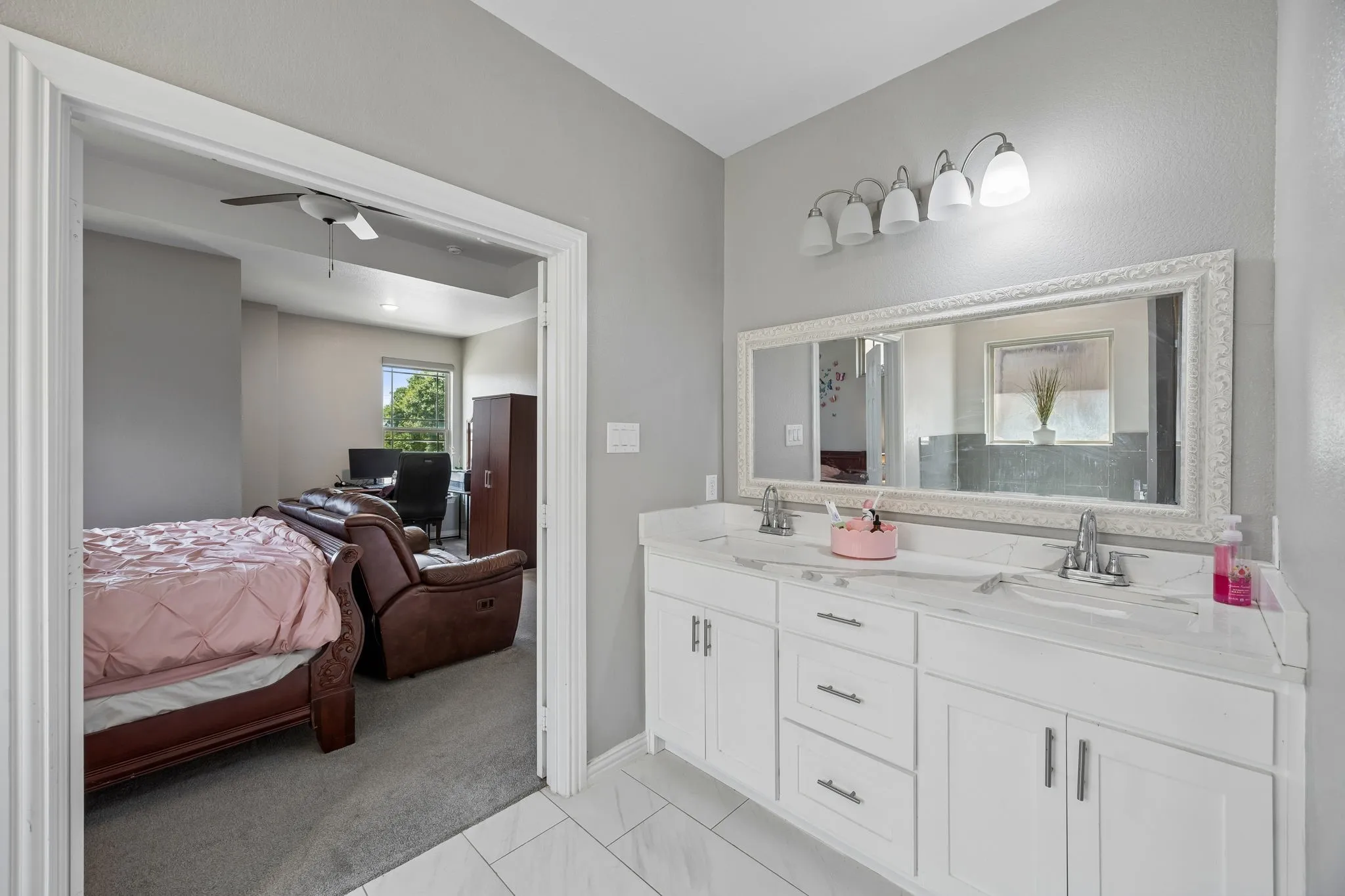 Single Family Residence For Sale in Dallas County , 431 W Pioneer Drive, Irving, Texas 75061, 4 Bedroom, 3 Bathroom, 2 Garage spaces, 2,632 Sqft, built in 2020, mls#21325959, Real Estate Agent in Irving, Homes For Sale in Dallas county, Homes For Sale in Irving, Realtor in Irving Texas, Real Estate Brokerage Independent Realty Texas, Luminita Cordes Realtor