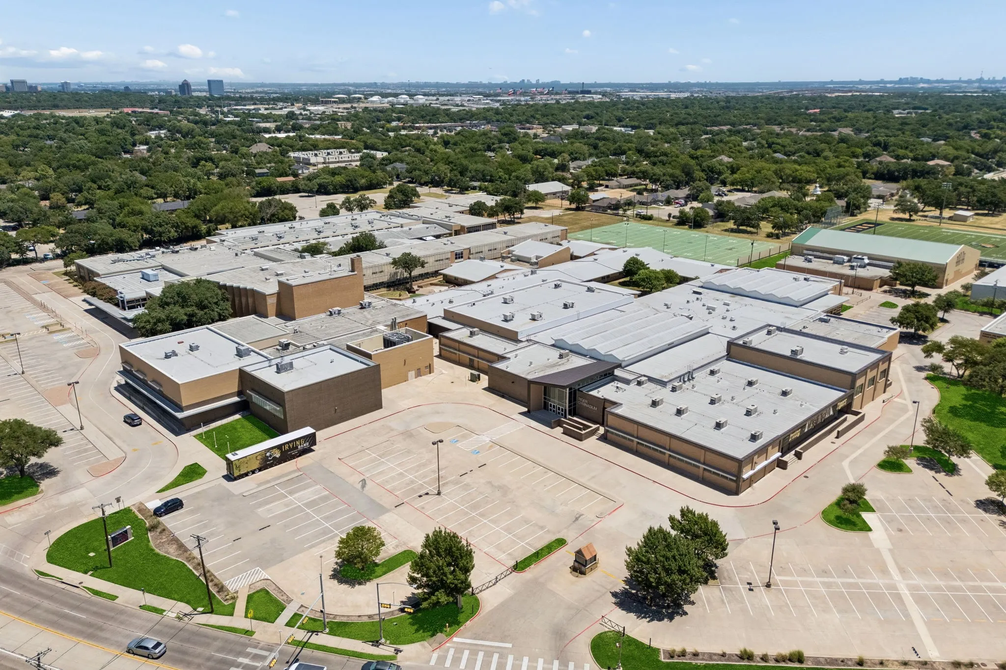 Single Family Residence For Sale in Dallas County , 431 W Pioneer Drive, Irving, Texas 75061, 4 Bedroom, 3 Bathroom, 2 Garage spaces, 2,632 Sqft, built in 2020, mls#21325959, Real Estate Agent in Irving, Homes For Sale in Dallas county, Homes For Sale in Irving, Realtor in Irving Texas, Real Estate Brokerage Independent Realty Texas, Luminita Cordes Realtor