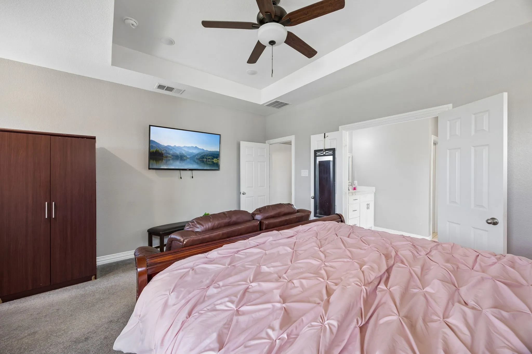 Single Family Residence For Sale in Dallas County , 431 W Pioneer Drive, Irving, Texas 75061, 4 Bedroom, 3 Bathroom, 2 Garage spaces, 2,632 Sqft, built in 2020, mls#21325959, Real Estate Agent in Irving, Homes For Sale in Dallas county, Homes For Sale in Irving, Realtor in Irving Texas, Real Estate Brokerage Independent Realty Texas, Luminita Cordes Realtor