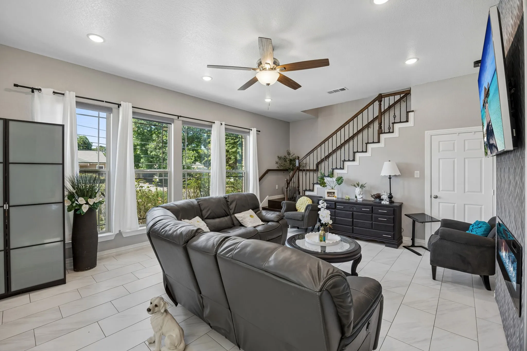 Single Family Residence For Sale in Dallas County , 431 W Pioneer Drive, Irving, Texas 75061, 4 Bedroom, 3 Bathroom, 2 Garage spaces, 2,632 Sqft, built in 2020, mls#21325959, Real Estate Agent in Irving, Homes For Sale in Dallas county, Homes For Sale in Irving, Realtor in Irving Texas, Real Estate Brokerage Independent Realty Texas, Luminita Cordes Realtor