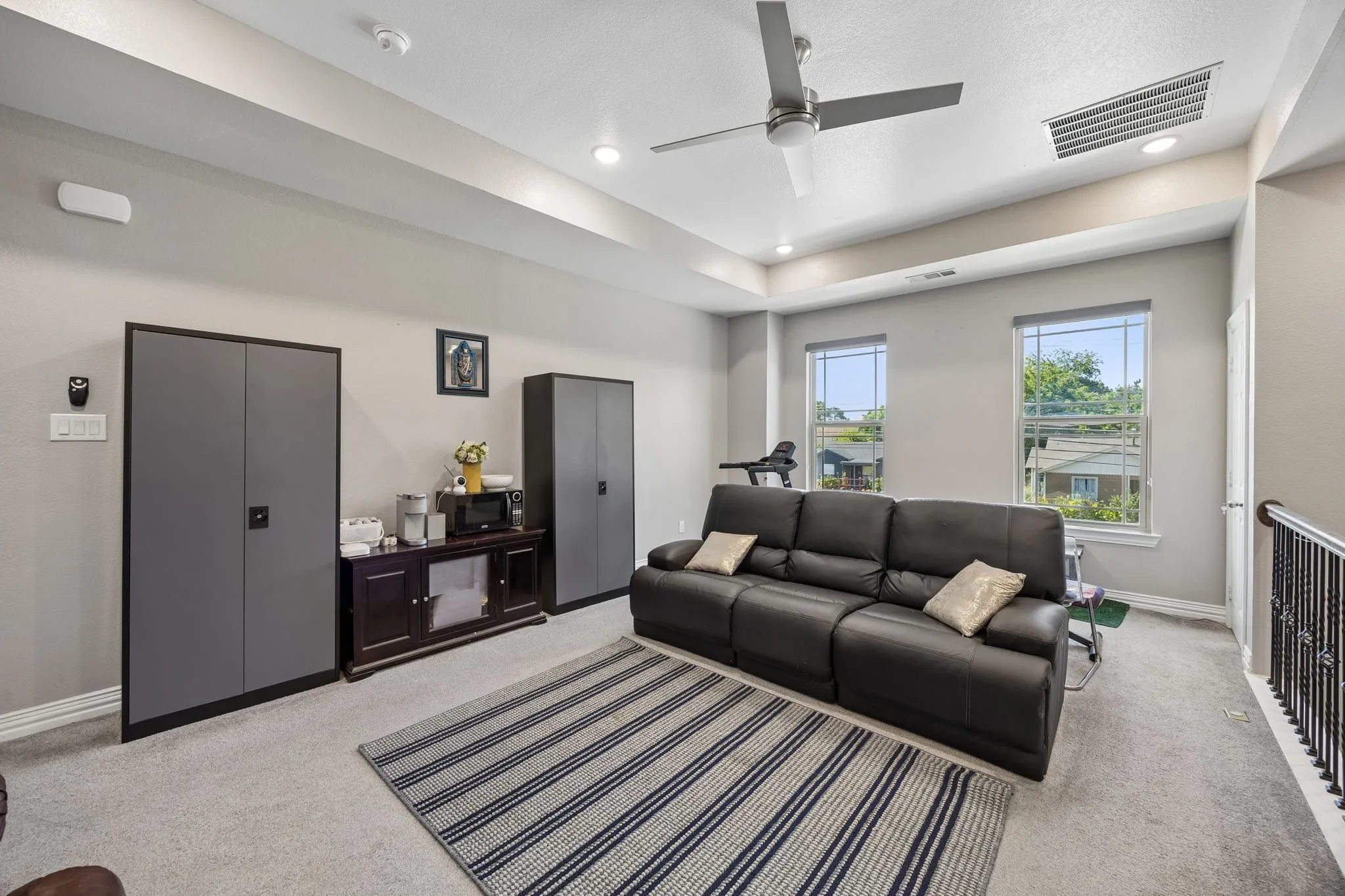 Single Family Residence For Sale in Dallas County , 431 W Pioneer Drive, Irving, Texas 75061, 4 Bedroom, 3 Bathroom, 2 Garage spaces, 2,632 Sqft, built in 2020, mls#21325959, Real Estate Agent in Irving, Homes For Sale in Dallas county, Homes For Sale in Irving, Realtor in Irving Texas, Real Estate Brokerage Independent Realty Texas, Luminita Cordes Realtor