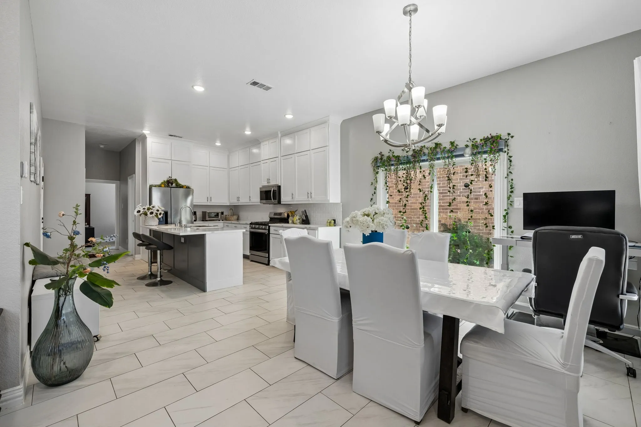 Single Family Residence For Sale in Dallas County , 431 W Pioneer Drive, Irving, Texas 75061, 4 Bedroom, 3 Bathroom, 2 Garage spaces, 2,632 Sqft, built in 2020, mls#21325959, Real Estate Agent in Irving, Homes For Sale in Dallas county, Homes For Sale in Irving, Realtor in Irving Texas, Real Estate Brokerage Independent Realty Texas, Luminita Cordes Realtor