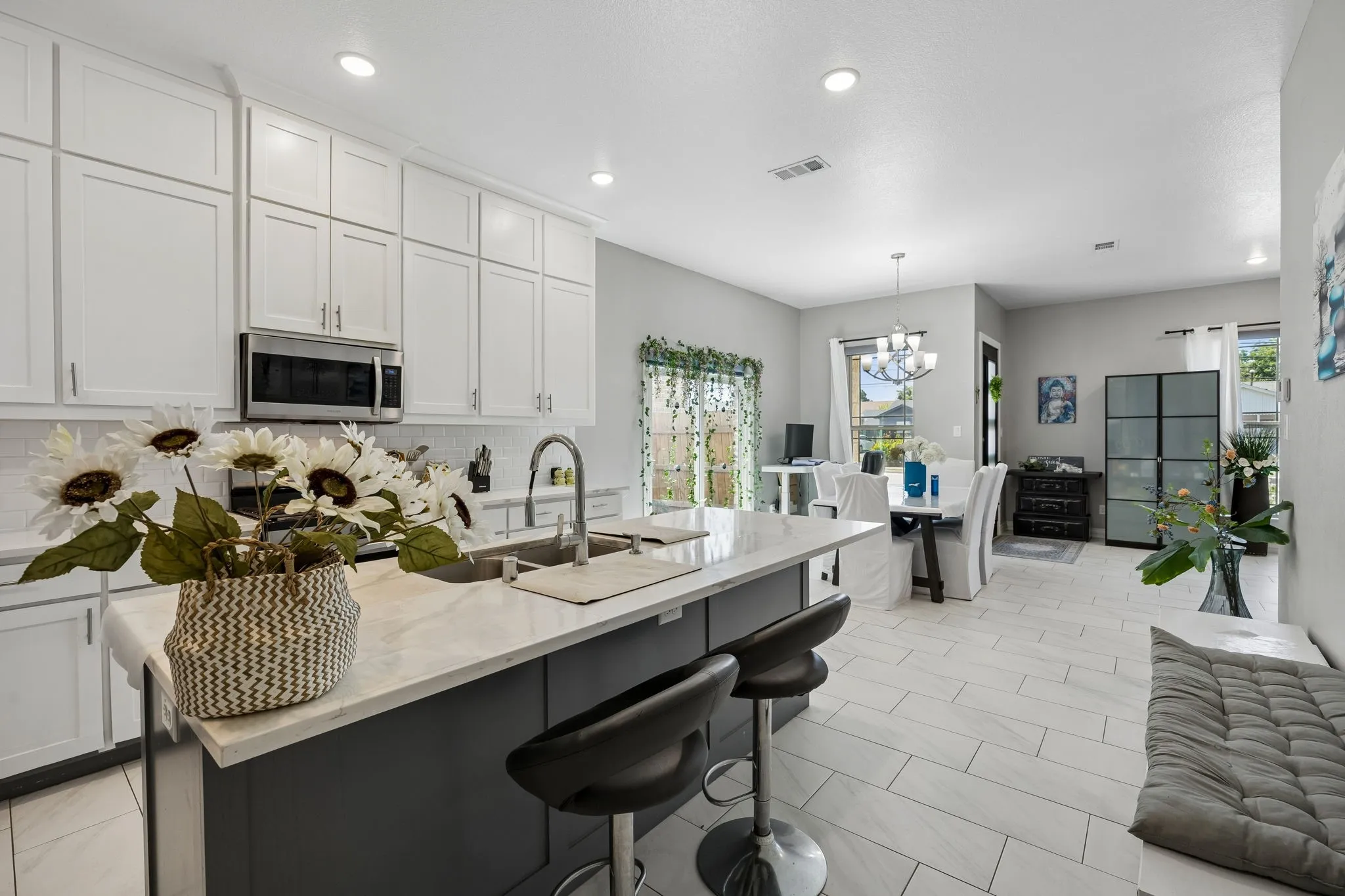 Single Family Residence For Sale in Dallas County , 431 W Pioneer Drive, Irving, Texas 75061, 4 Bedroom, 3 Bathroom, 2 Garage spaces, 2,632 Sqft, built in 2020, mls#21325959, Real Estate Agent in Irving, Homes For Sale in Dallas county, Homes For Sale in Irving, Realtor in Irving Texas, Real Estate Brokerage Independent Realty Texas, Luminita Cordes Realtor