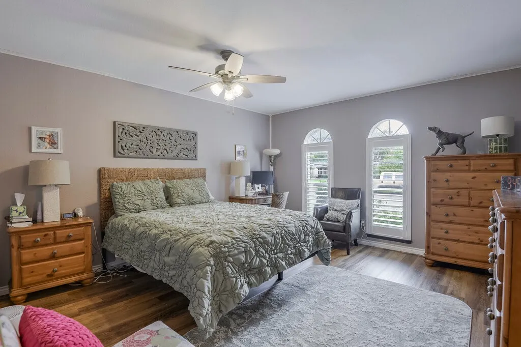 Single Family Residence For Sale in Dallas County , 705 Bluebonnet Drive, Grand Prairie, Texas 75052, 3 Bedroom, 2 Bathroom, 2 Garage spaces, 1,880 Sqft, built in 1972, mls#21329390, Real Estate Agent in Grand Prairie, Homes For Sale in Dallas county, Homes For Sale in Grand Prairie, Realtor in Grand Prairie Texas, Real Estate Brokerage Independent Realty Texas, Luminita Cordes Realtor