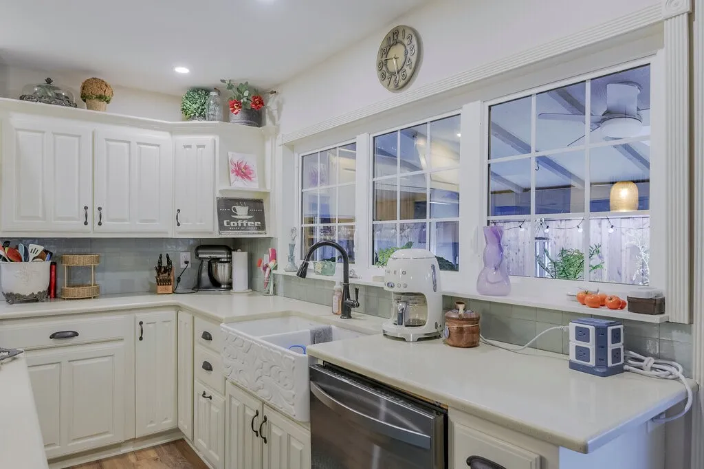Single Family Residence For Sale in Dallas County , 705 Bluebonnet Drive, Grand Prairie, Texas 75052, 3 Bedroom, 2 Bathroom, 2 Garage spaces, 1,880 Sqft, built in 1972, mls#21329390, Real Estate Agent in Grand Prairie, Homes For Sale in Dallas county, Homes For Sale in Grand Prairie, Realtor in Grand Prairie Texas, Real Estate Brokerage Independent Realty Texas, Luminita Cordes Realtor