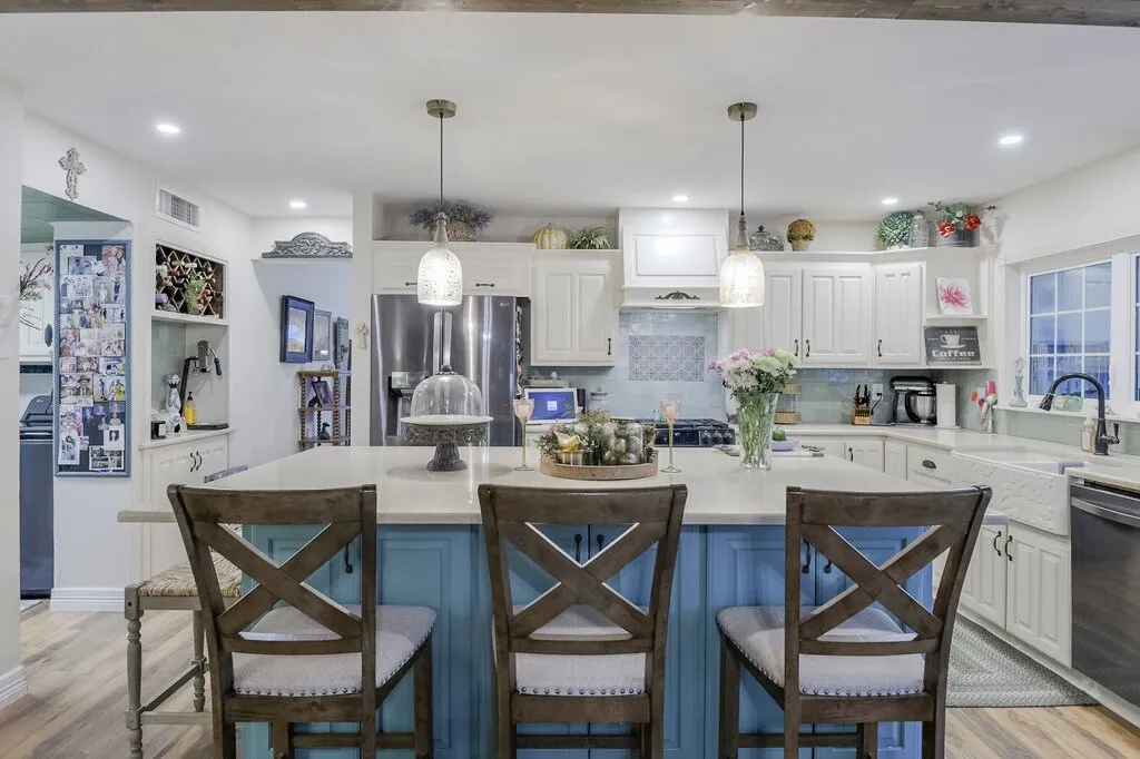 Single Family Residence For Sale in Dallas County , 705 Bluebonnet Drive, Grand Prairie, Texas 75052, 3 Bedroom, 2 Bathroom, 2 Garage spaces, 1,880 Sqft, built in 1972, mls#21329390, Real Estate Agent in Grand Prairie, Homes For Sale in Dallas county, Homes For Sale in Grand Prairie, Realtor in Grand Prairie Texas, Real Estate Brokerage Independent Realty Texas, Luminita Cordes Realtor