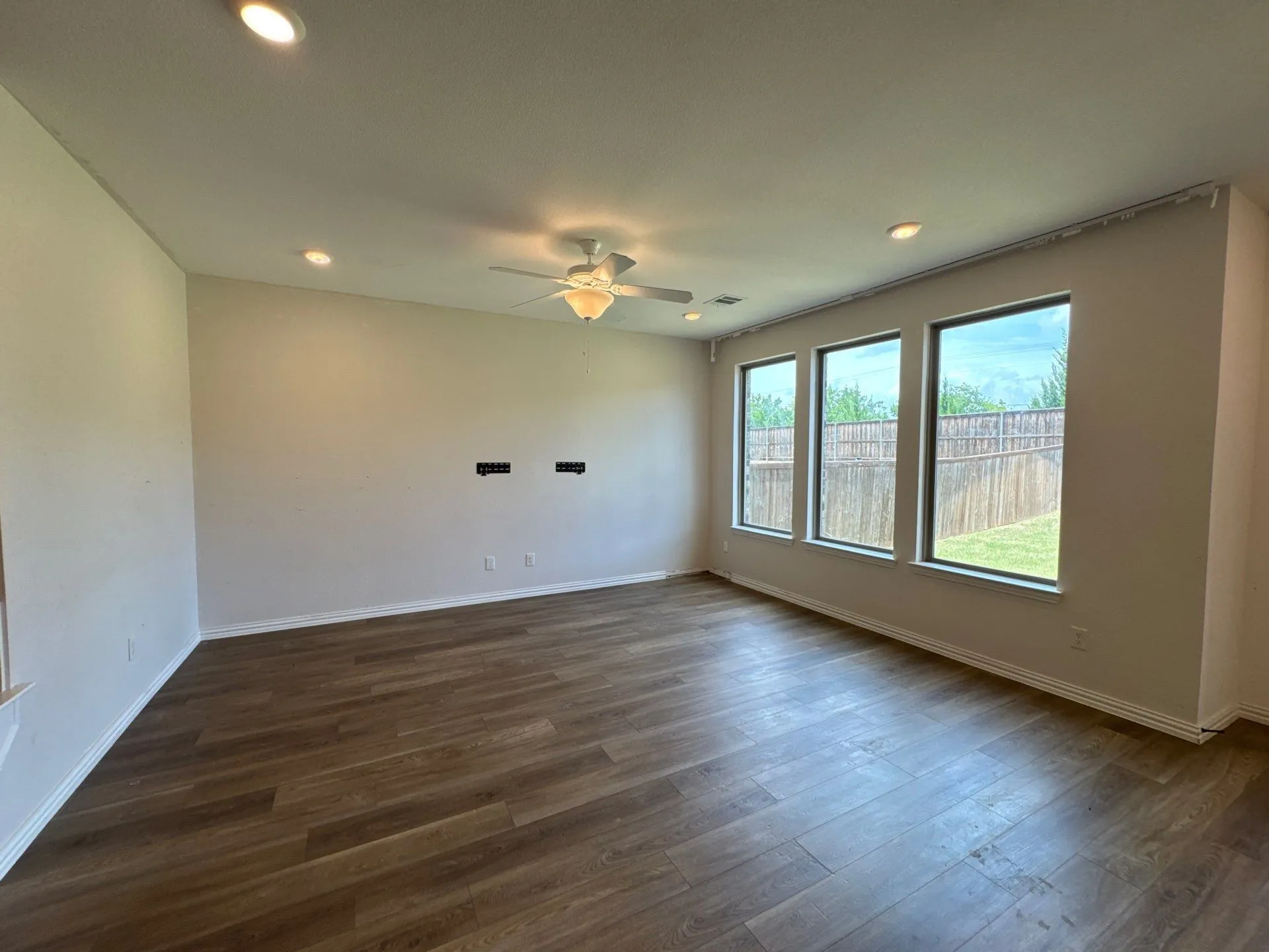 Single Family Residence For Sale in Kaufman County , 1748 Sheldon Drive, Forney, Texas 75126, 5 Bedroom, 4 Bathroom, 3 Garage spaces, 3,185 Sqft, built in 2022, mls#21329050, Real Estate Agent in Forney, Homes For Sale in Kaufman county, Homes For Sale in Forney, Realtor in Forney Texas, Real Estate Brokerage Independent Realty Texas, Luminita Cordes Realtor