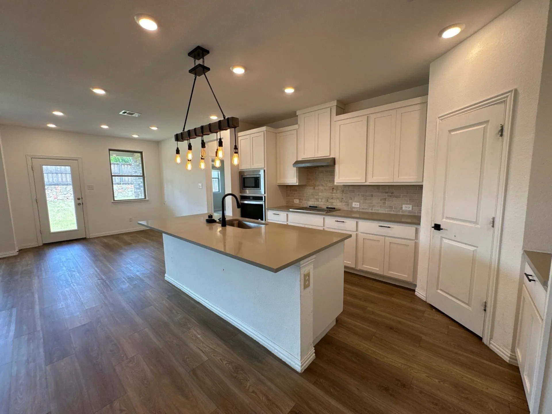 Single Family Residence For Sale in Kaufman County , 1748 Sheldon Drive, Forney, Texas 75126, 5 Bedroom, 4 Bathroom, 3 Garage spaces, 3,185 Sqft, built in 2022, mls#21329050, Real Estate Agent in Forney, Homes For Sale in Kaufman county, Homes For Sale in Forney, Realtor in Forney Texas, Real Estate Brokerage Independent Realty Texas, Luminita Cordes Realtor