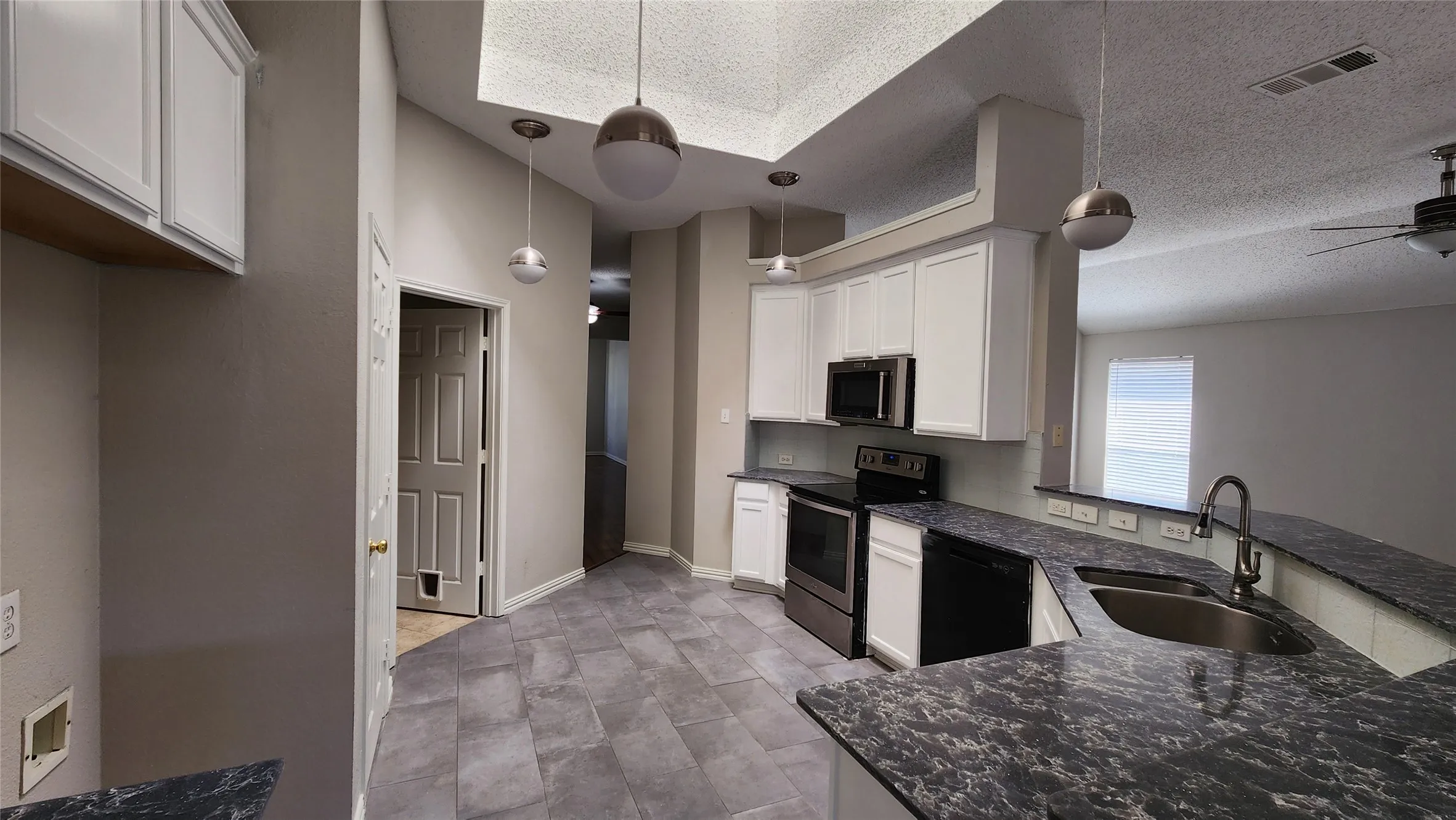 Single Family Residence For Rent in Collin County , 3408 Mosswood Drive, Plano, Texas 75074, 4 Bedroom, 2 Bathroom, 2 Garage spaces, 2,222 Sqft, built in 2001, mls#21328244, Real Estate Agent in Plano, Homes For Rent in Collin county, Homes For Rent in Plano, Realtor in Plano Texas, Real Estate Brokerage Independent Realty Texas, Luminita Cordes Realtor