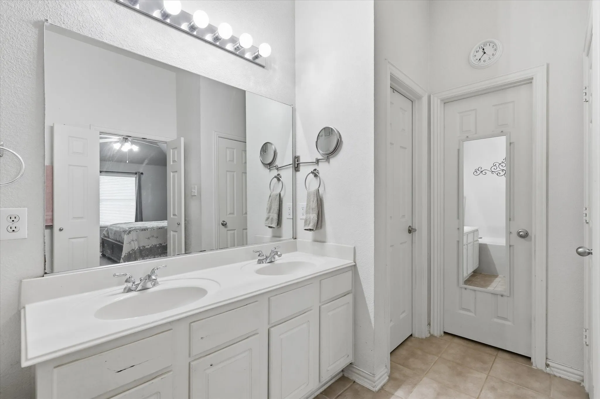 Single Family Residence For Sale in Tarrant County , 3232 Chesington Drive, Fort Worth, Texas 76137, 4 Bedroom, 2 Bathroom, 2 Garage spaces, 1,920 Sqft, built in 2006, mls#21328542, Real Estate Agent in Fort Worth, Homes For Sale in Tarrant county, Homes For Sale in Fort Worth, Realtor in Fort Worth Texas, Real Estate Brokerage Independent Realty Texas, Luminita Cordes Realtor