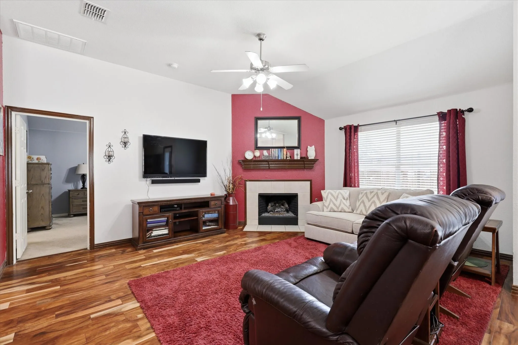 Single Family Residence For Sale in Tarrant County , 3232 Chesington Drive, Fort Worth, Texas 76137, 4 Bedroom, 2 Bathroom, 2 Garage spaces, 1,920 Sqft, built in 2006, mls#21328542, Real Estate Agent in Fort Worth, Homes For Sale in Tarrant county, Homes For Sale in Fort Worth, Realtor in Fort Worth Texas, Real Estate Brokerage Independent Realty Texas, Luminita Cordes Realtor