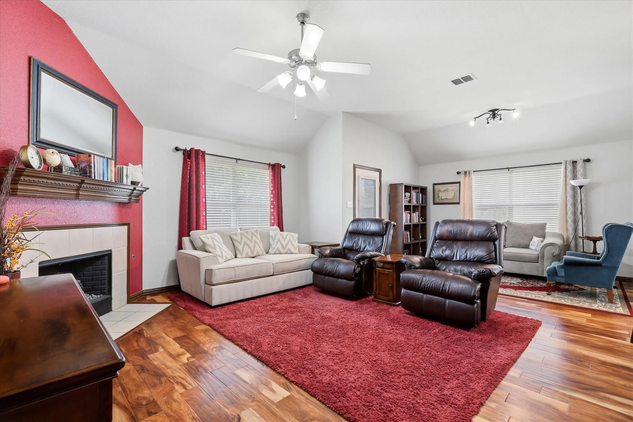 Single Family Residence For Sale in Tarrant County , 3232 Chesington Drive, Fort Worth, Texas 76137, 4 Bedroom, 2 Bathroom, 2 Garage spaces, 1,920 Sqft, built in 2006, mls#21328542, Real Estate Agent in Fort Worth, Homes For Sale in Tarrant county, Homes For Sale in Fort Worth, Realtor in Fort Worth Texas, Real Estate Brokerage Independent Realty Texas, Luminita Cordes Realtor