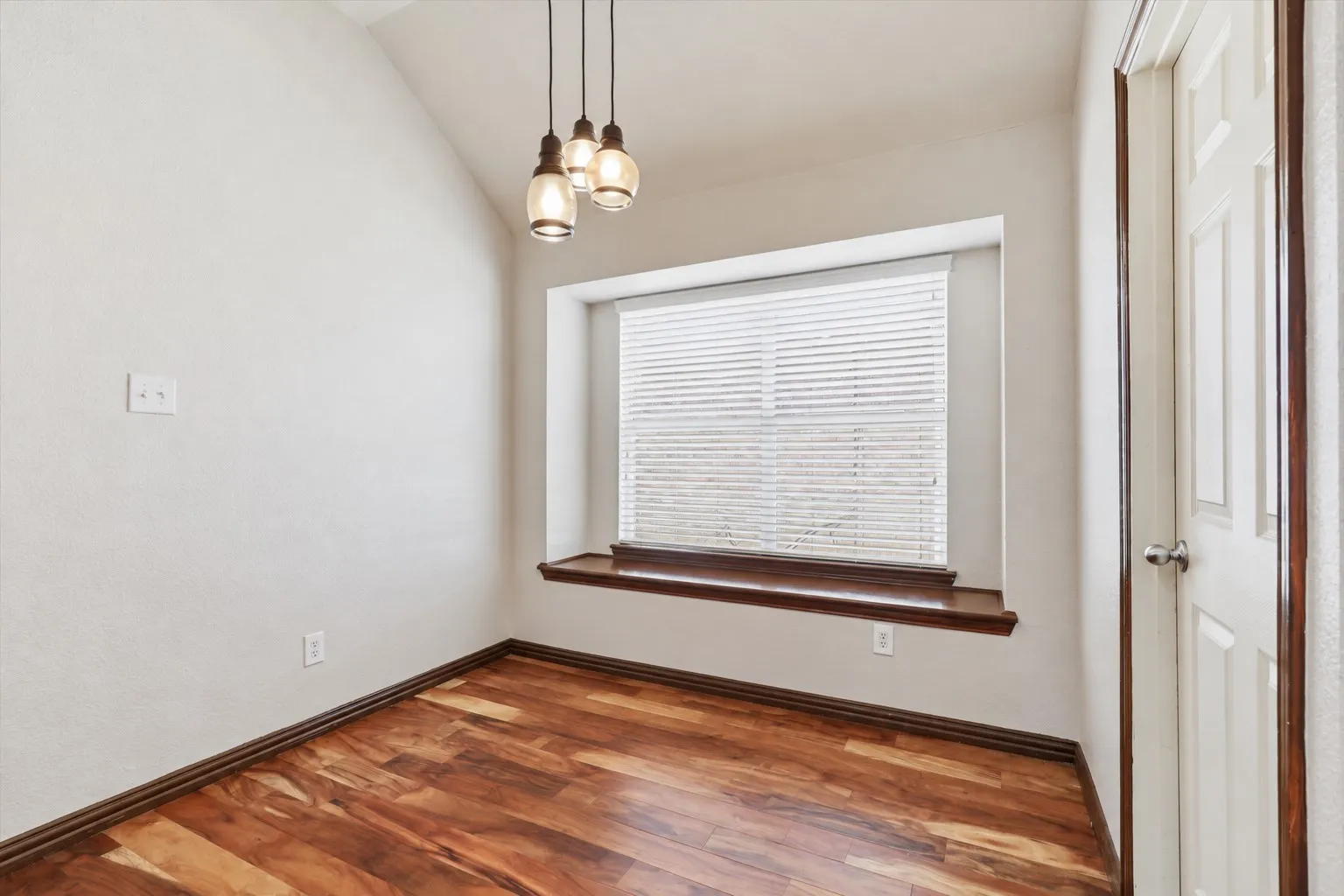 Single Family Residence For Sale in Tarrant County , 3232 Chesington Drive, Fort Worth, Texas 76137, 4 Bedroom, 2 Bathroom, 2 Garage spaces, 1,920 Sqft, built in 2006, mls#21328542, Real Estate Agent in Fort Worth, Homes For Sale in Tarrant county, Homes For Sale in Fort Worth, Realtor in Fort Worth Texas, Real Estate Brokerage Independent Realty Texas, Luminita Cordes Realtor