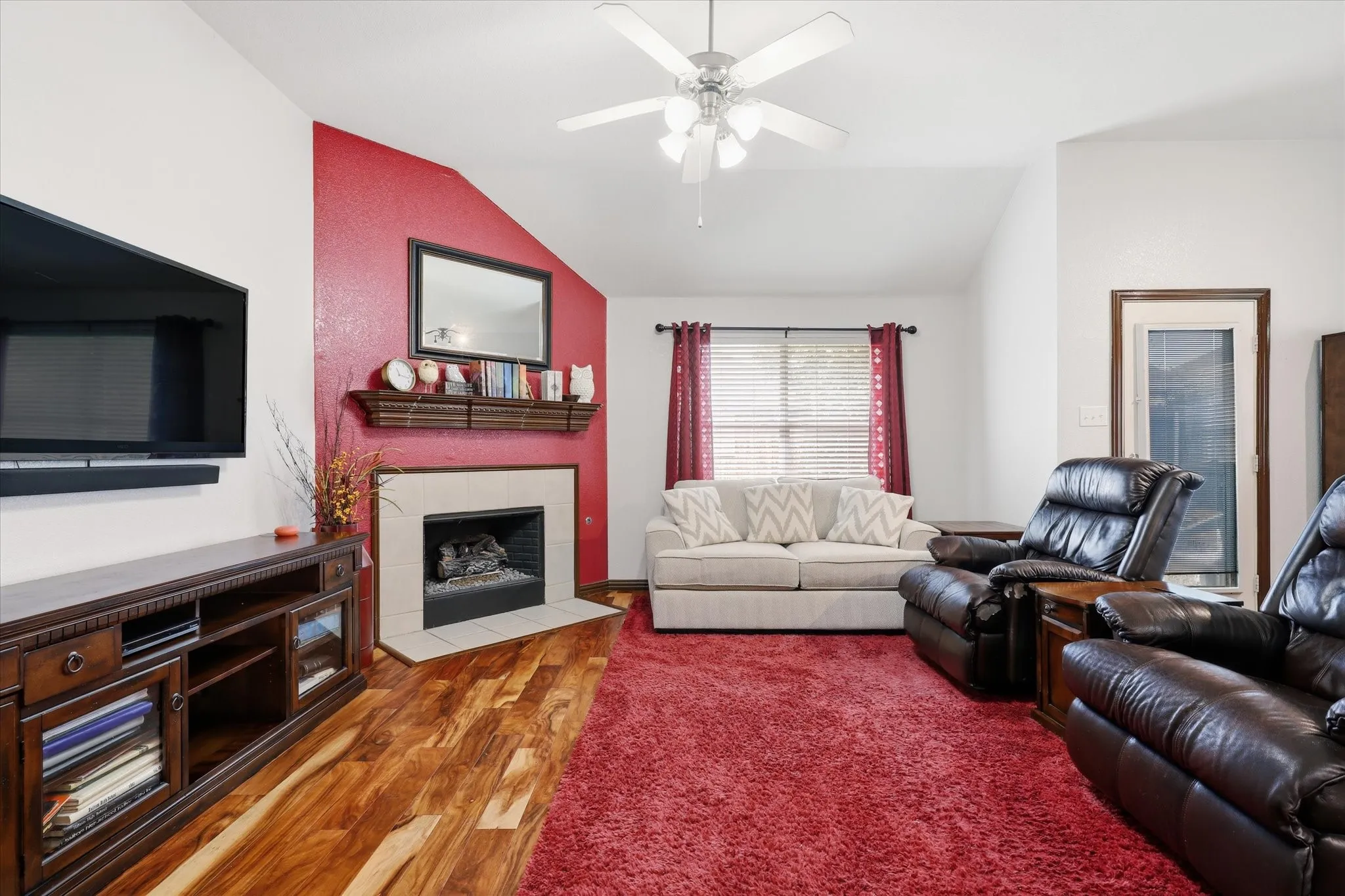 Single Family Residence For Sale in Tarrant County , 3232 Chesington Drive, Fort Worth, Texas 76137, 4 Bedroom, 2 Bathroom, 2 Garage spaces, 1,920 Sqft, built in 2006, mls#21328542, Real Estate Agent in Fort Worth, Homes For Sale in Tarrant county, Homes For Sale in Fort Worth, Realtor in Fort Worth Texas, Real Estate Brokerage Independent Realty Texas, Luminita Cordes Realtor