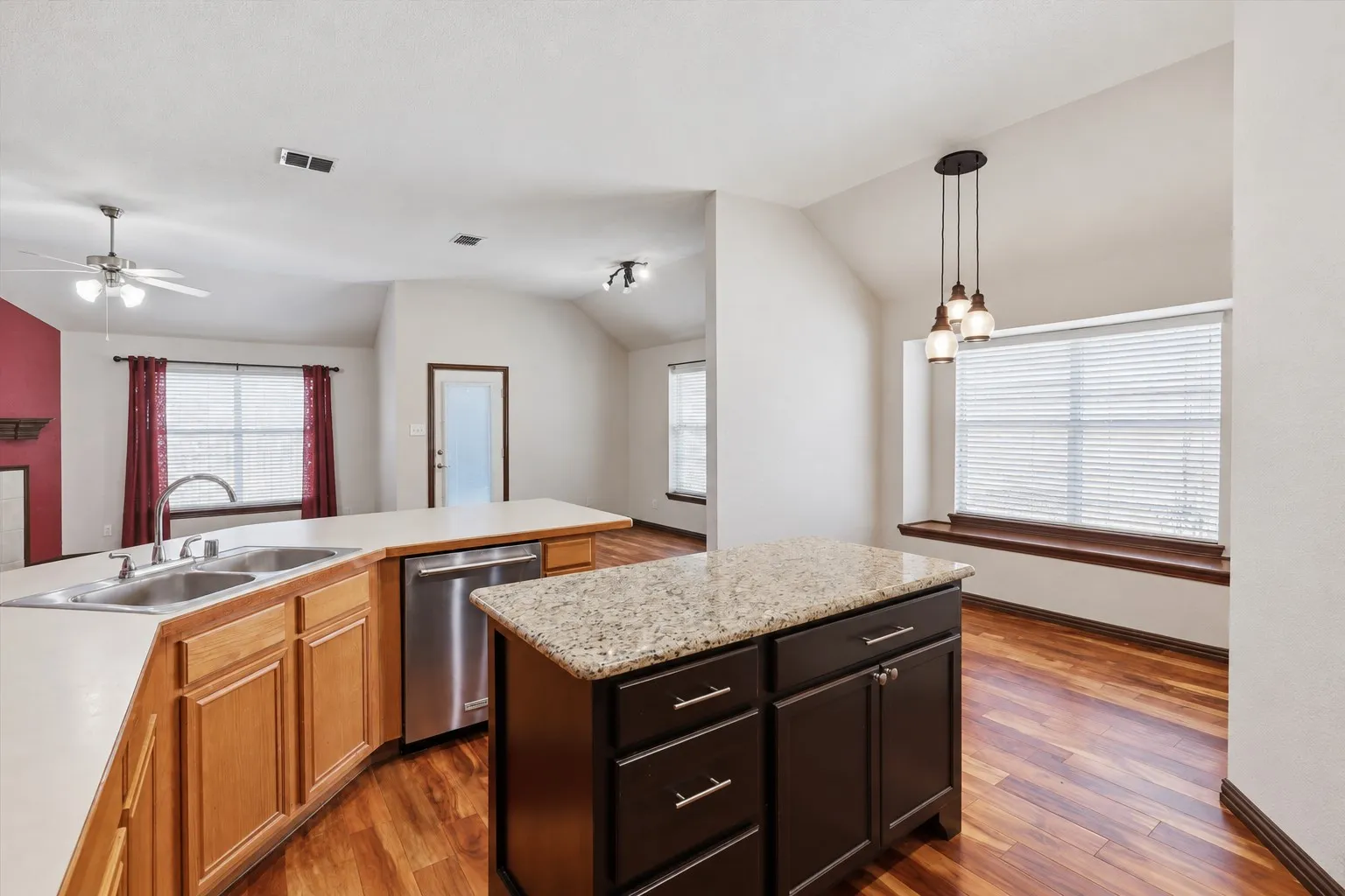 Single Family Residence For Sale in Tarrant County , 3232 Chesington Drive, Fort Worth, Texas 76137, 4 Bedroom, 2 Bathroom, 2 Garage spaces, 1,920 Sqft, built in 2006, mls#21328542, Real Estate Agent in Fort Worth, Homes For Sale in Tarrant county, Homes For Sale in Fort Worth, Realtor in Fort Worth Texas, Real Estate Brokerage Independent Realty Texas, Luminita Cordes Realtor