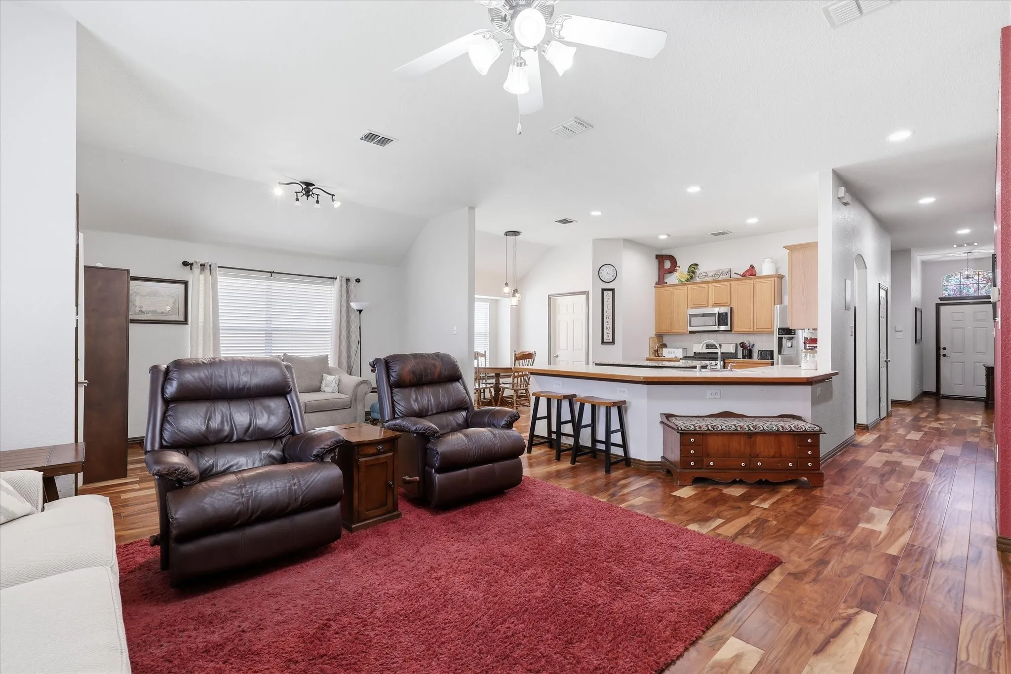Single Family Residence For Sale in Tarrant County , 3232 Chesington Drive, Fort Worth, Texas 76137, 4 Bedroom, 2 Bathroom, 2 Garage spaces, 1,920 Sqft, built in 2006, mls#21328542, Real Estate Agent in Fort Worth, Homes For Sale in Tarrant county, Homes For Sale in Fort Worth, Realtor in Fort Worth Texas, Real Estate Brokerage Independent Realty Texas, Luminita Cordes Realtor