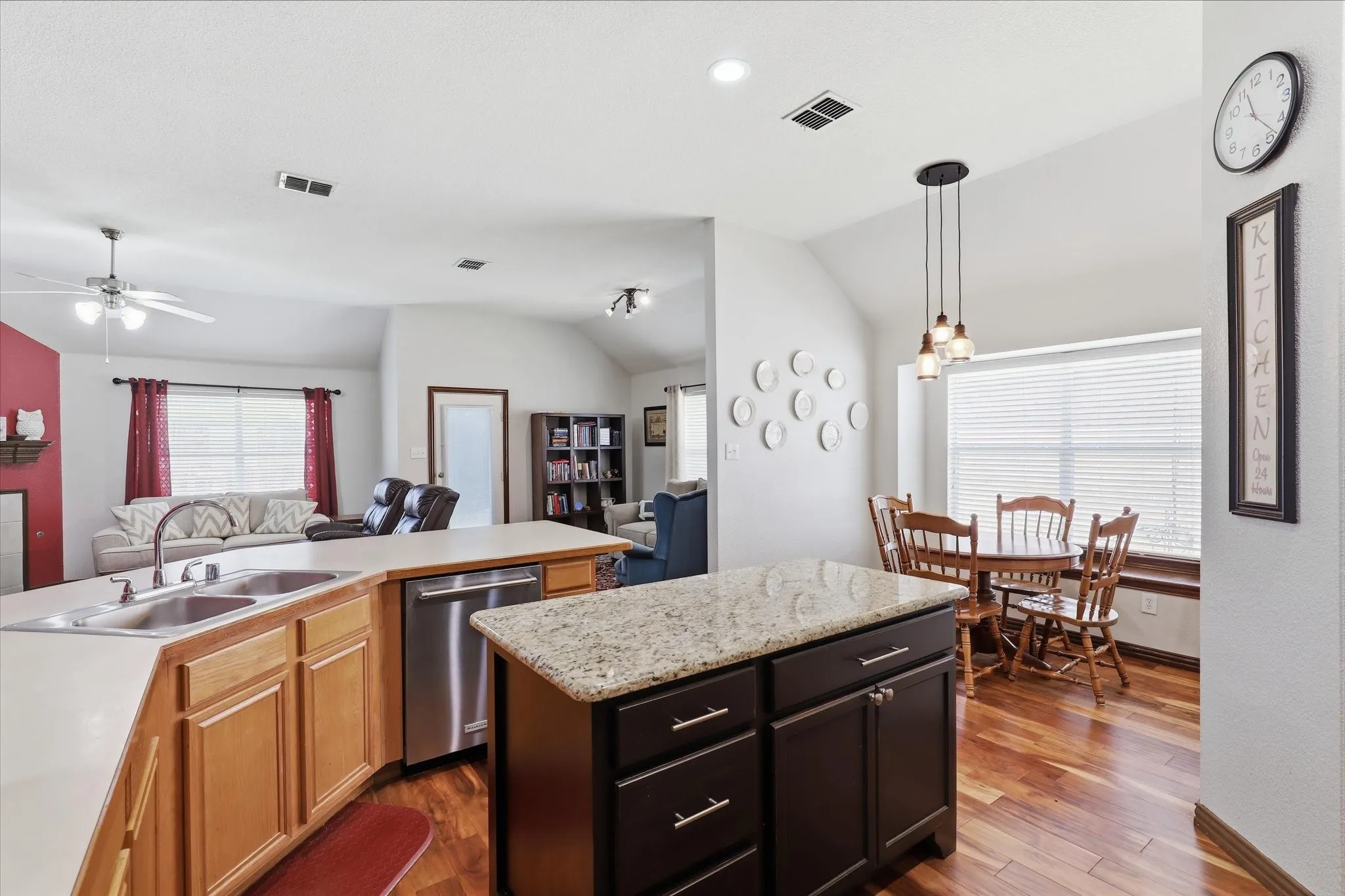 Single Family Residence For Sale in Tarrant County , 3232 Chesington Drive, Fort Worth, Texas 76137, 4 Bedroom, 2 Bathroom, 2 Garage spaces, 1,920 Sqft, built in 2006, mls#21328542, Real Estate Agent in Fort Worth, Homes For Sale in Tarrant county, Homes For Sale in Fort Worth, Realtor in Fort Worth Texas, Real Estate Brokerage Independent Realty Texas, Luminita Cordes Realtor
