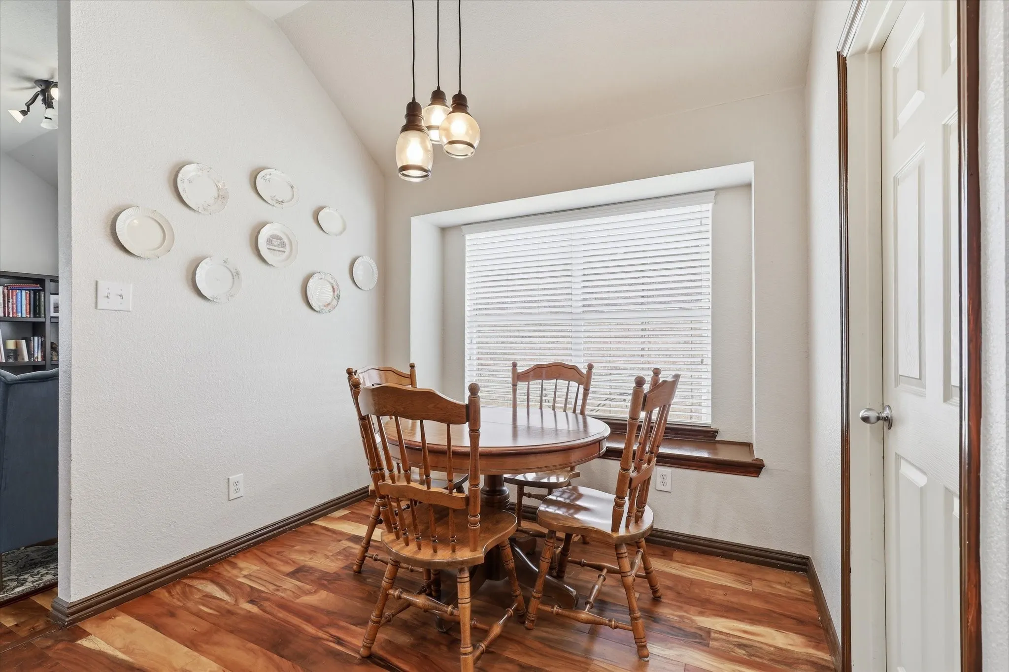 Single Family Residence For Sale in Tarrant County , 3232 Chesington Drive, Fort Worth, Texas 76137, 4 Bedroom, 2 Bathroom, 2 Garage spaces, 1,920 Sqft, built in 2006, mls#21328542, Real Estate Agent in Fort Worth, Homes For Sale in Tarrant county, Homes For Sale in Fort Worth, Realtor in Fort Worth Texas, Real Estate Brokerage Independent Realty Texas, Luminita Cordes Realtor
