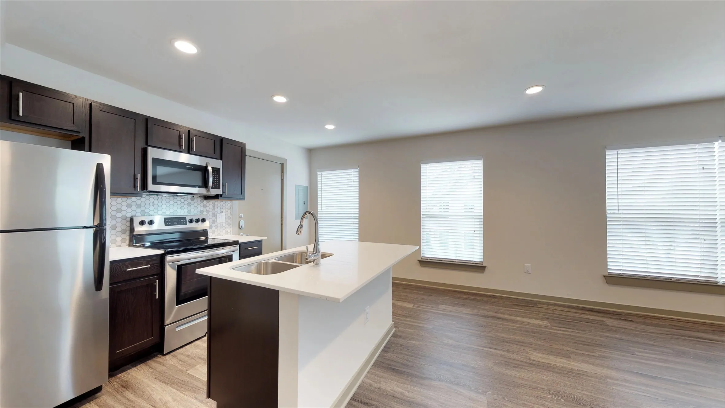 Apartment For Rent in Dallas County , 6304 Prospect Avenue 210, Dallas, Texas 75214, 1 Bedroom, 1 Bathroom, Garage spaces, 813 Sqft, built in 1945, mls#21329399, Real Estate Agent in Dallas, Homes For Rent in Dallas county, Homes For Rent in Dallas, Realtor in Dallas Texas, Real Estate Brokerage Independent Realty Texas, Luminita Cordes Realtor