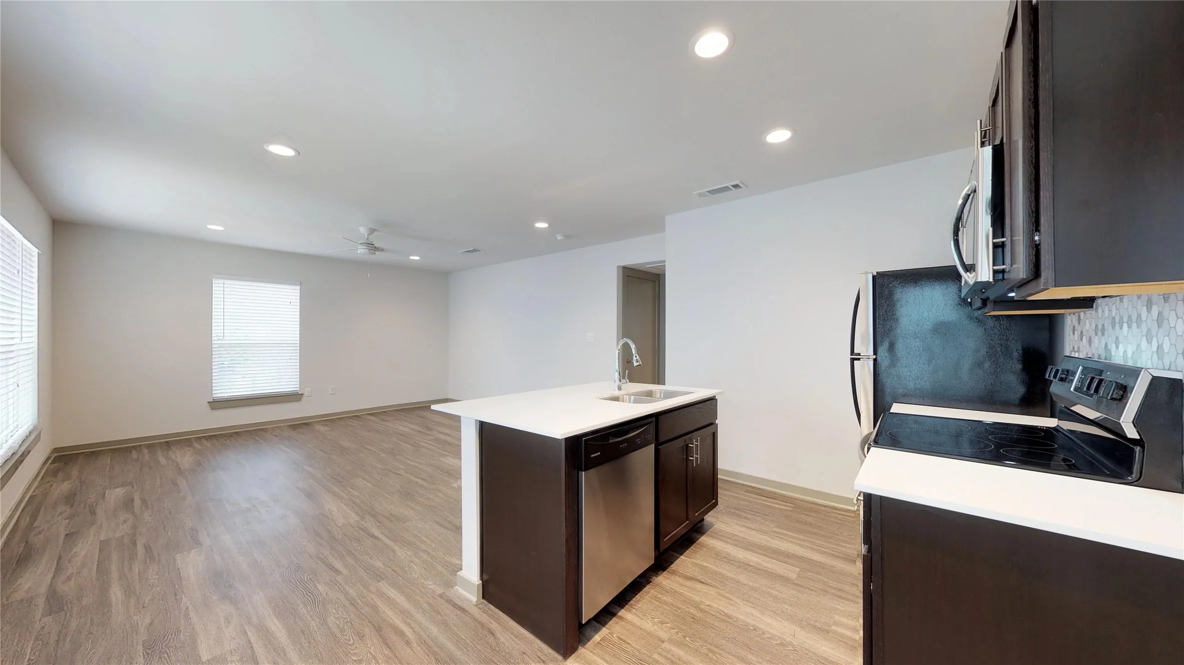 Apartment For Rent in Dallas County , 6304 Prospect Avenue 210, Dallas, Texas 75214, 1 Bedroom, 1 Bathroom, Garage spaces, 813 Sqft, built in 1945, mls#21329399, Real Estate Agent in Dallas, Homes For Rent in Dallas county, Homes For Rent in Dallas, Realtor in Dallas Texas, Real Estate Brokerage Independent Realty Texas, Luminita Cordes Realtor