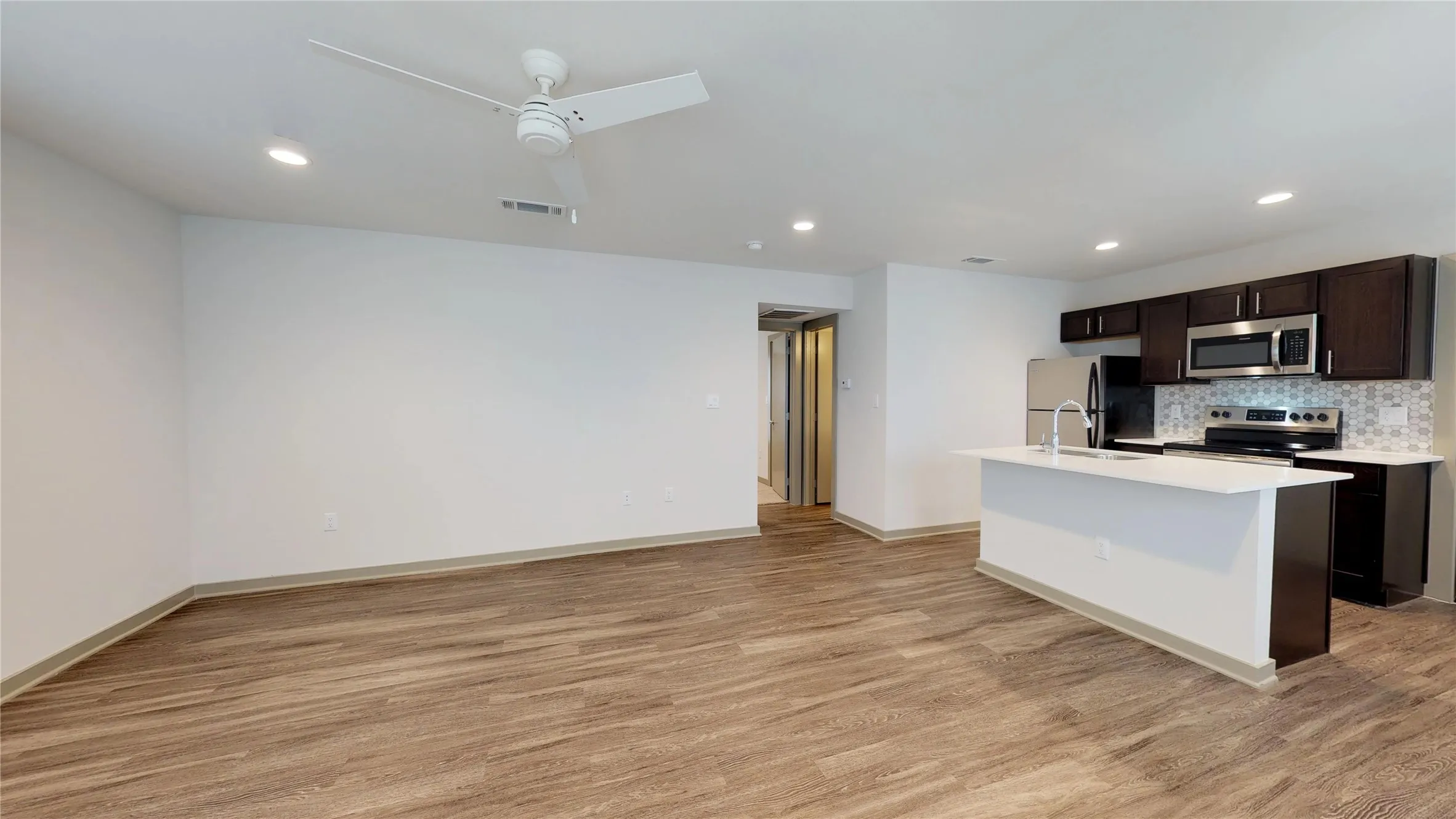 Apartment For Rent in Dallas County , 6304 Prospect Avenue 210, Dallas, Texas 75214, 1 Bedroom, 1 Bathroom, Garage spaces, 813 Sqft, built in 1945, mls#21329399, Real Estate Agent in Dallas, Homes For Rent in Dallas county, Homes For Rent in Dallas, Realtor in Dallas Texas, Real Estate Brokerage Independent Realty Texas, Luminita Cordes Realtor