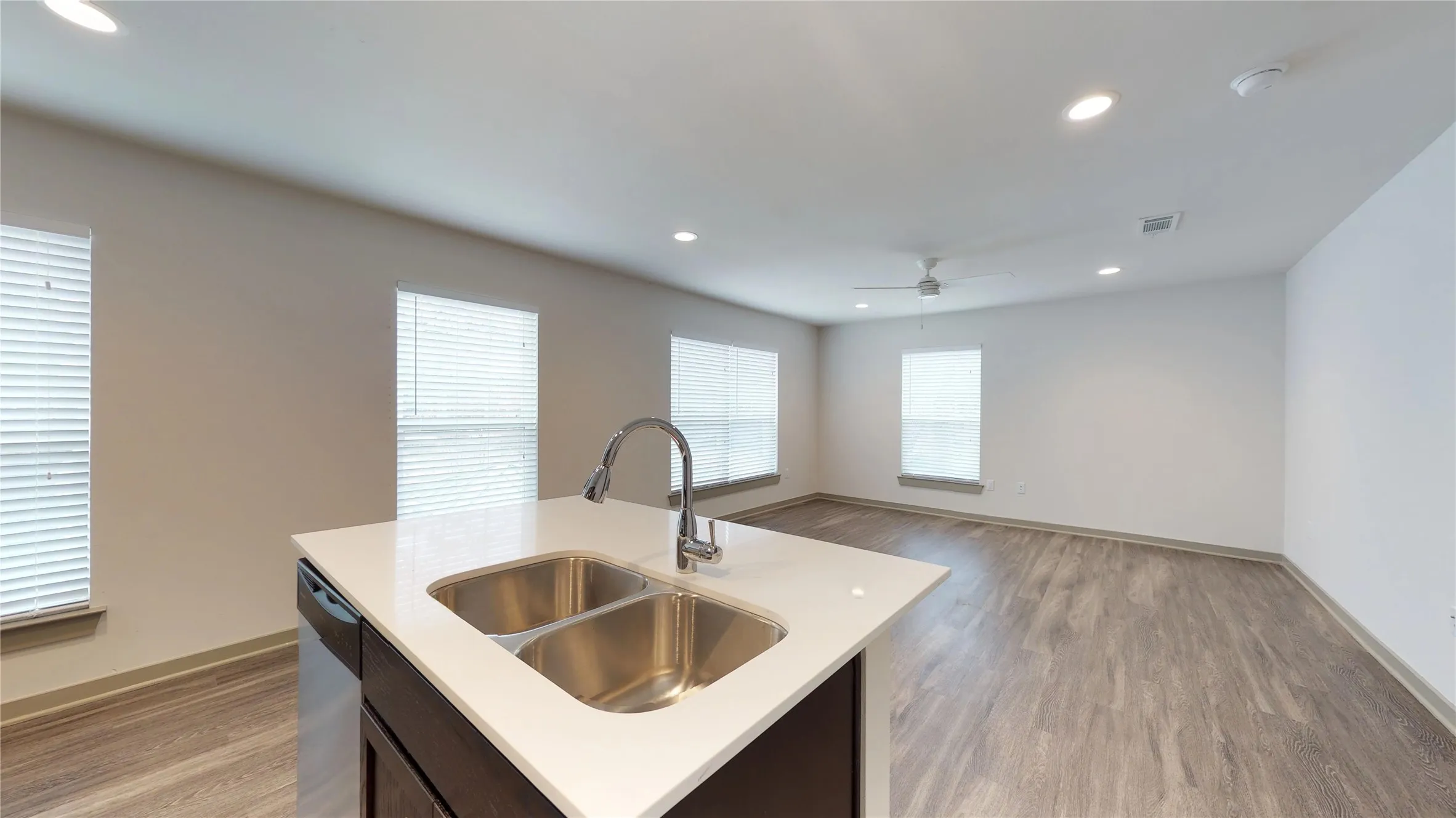 Apartment For Rent in Dallas County , 6304 Prospect Avenue 210, Dallas, Texas 75214, 1 Bedroom, 1 Bathroom, Garage spaces, 813 Sqft, built in 1945, mls#21329399, Real Estate Agent in Dallas, Homes For Rent in Dallas county, Homes For Rent in Dallas, Realtor in Dallas Texas, Real Estate Brokerage Independent Realty Texas, Luminita Cordes Realtor