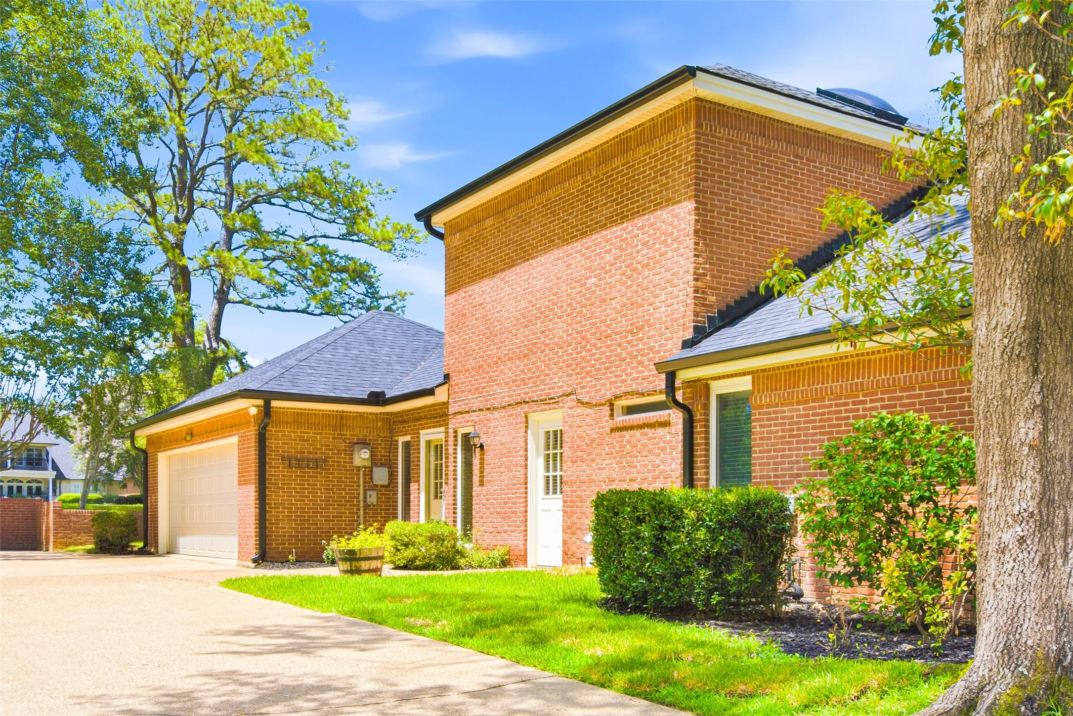 Single Family Residence For Sale in Smith County , 1601 Brandywine Drive, Tyler, Texas 75703, 4 Bedroom, 3 Bathroom, 2 Garage spaces, 3,400 Sqft, built in 1984, Price $540,000, mls#21311916, Real Estate Agent in Tyler, Homes For Sale in Smith county, Homes For Sale in Tyler, Realtor in Tyler Texas, Real Estate Brokerage Independent Realty Texas, Luminita Cordes Realtor