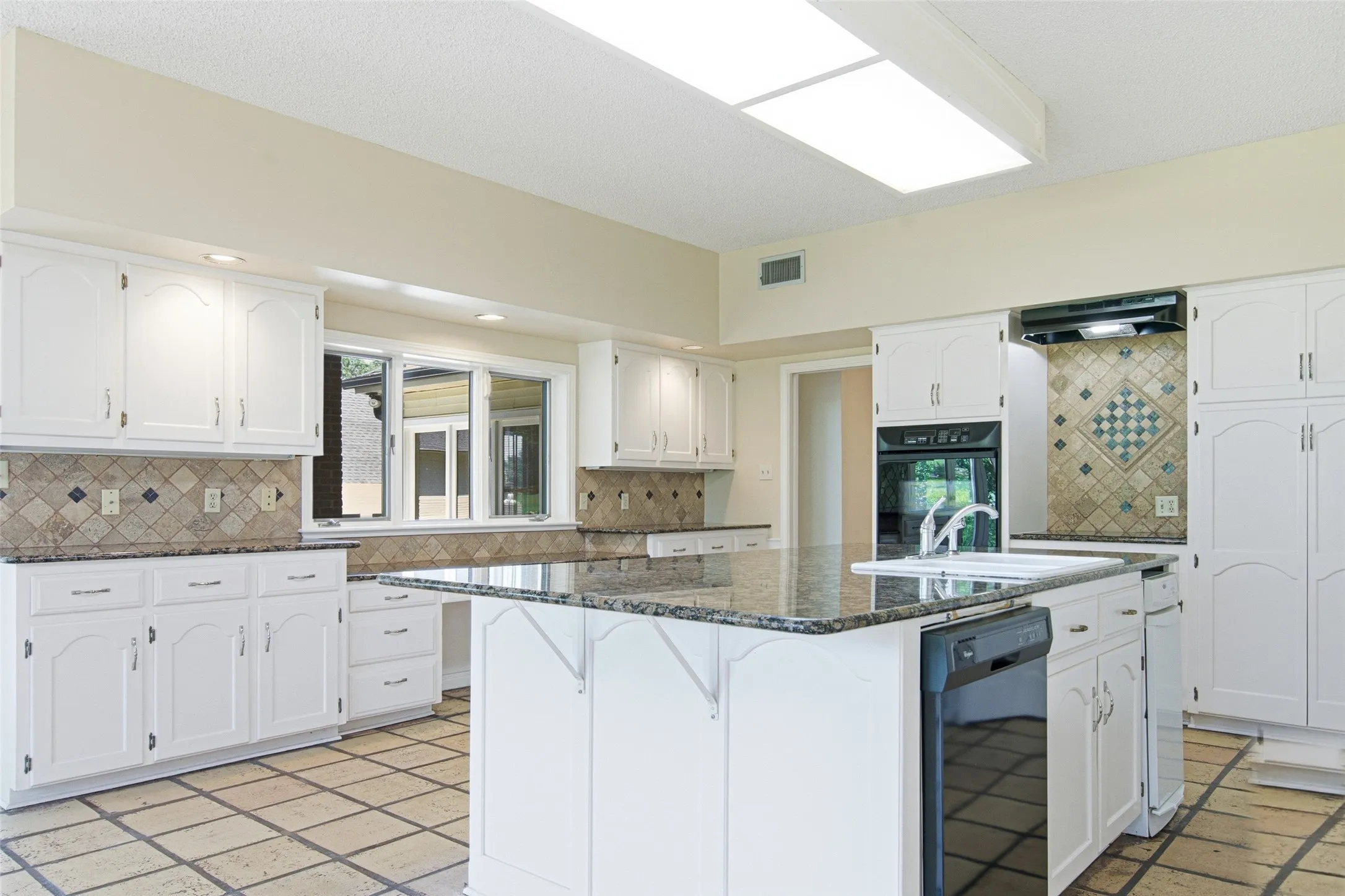 Single Family Residence For Sale in Smith County , 1601 Brandywine Drive, Tyler, Texas 75703, 4 Bedroom, 3 Bathroom, 2 Garage spaces, 3,400 Sqft, built in 1984, Price $540,000, mls#21311916, Real Estate Agent in Tyler, Homes For Sale in Smith county, Homes For Sale in Tyler, Realtor in Tyler Texas, Real Estate Brokerage Independent Realty Texas, Luminita Cordes Realtor