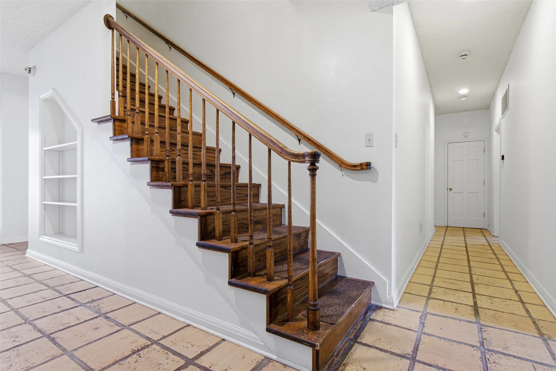 Single Family Residence For Sale in Smith County , 1601 Brandywine Drive, Tyler, Texas 75703, 4 Bedroom, 3 Bathroom, 2 Garage spaces, 3,400 Sqft, built in 1984, Price $540,000, mls#21311916, Real Estate Agent in Tyler, Homes For Sale in Smith county, Homes For Sale in Tyler, Realtor in Tyler Texas, Real Estate Brokerage Independent Realty Texas, Luminita Cordes Realtor